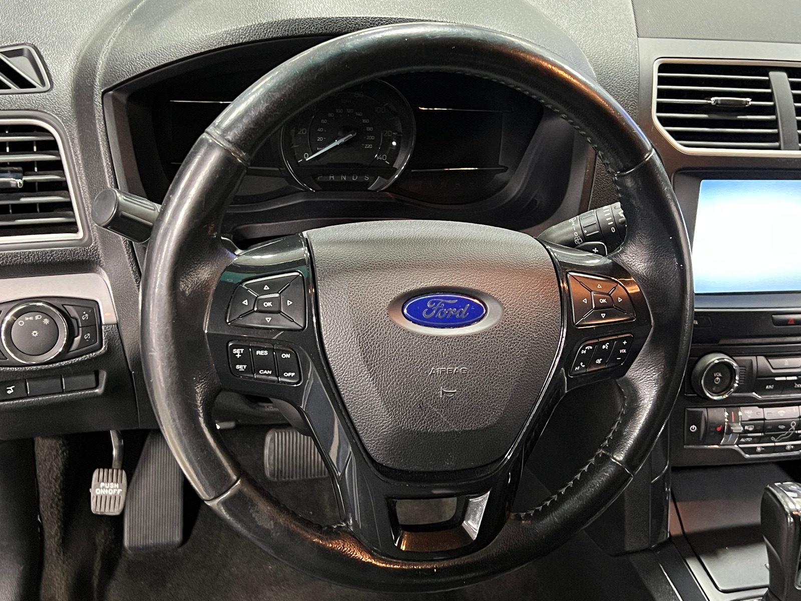 Thumbnail: 2016 Ford Explorer - 5