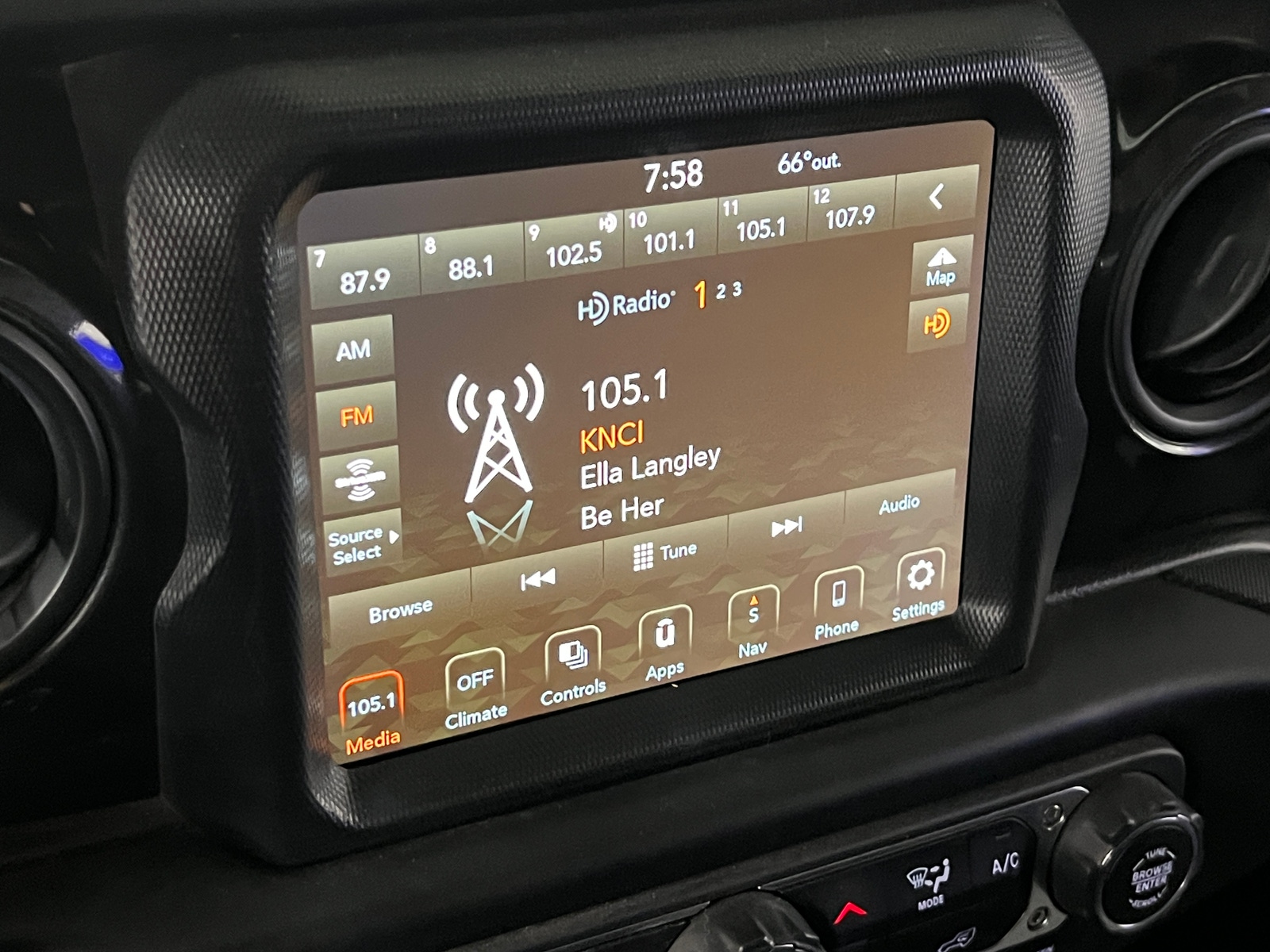 Thumbnail: 2021 Jeep Gladiator - 4