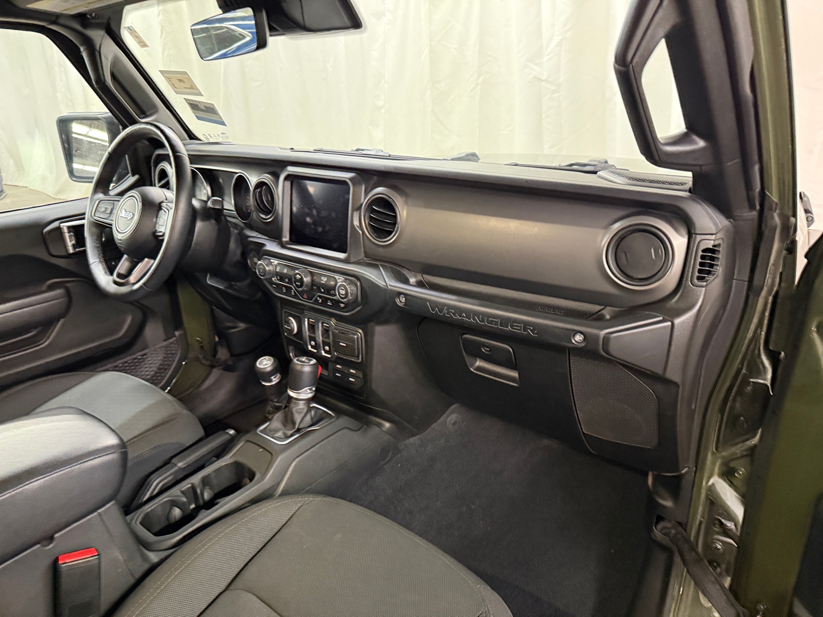 Thumbnail: 2022 Jeep Wrangler - 3
