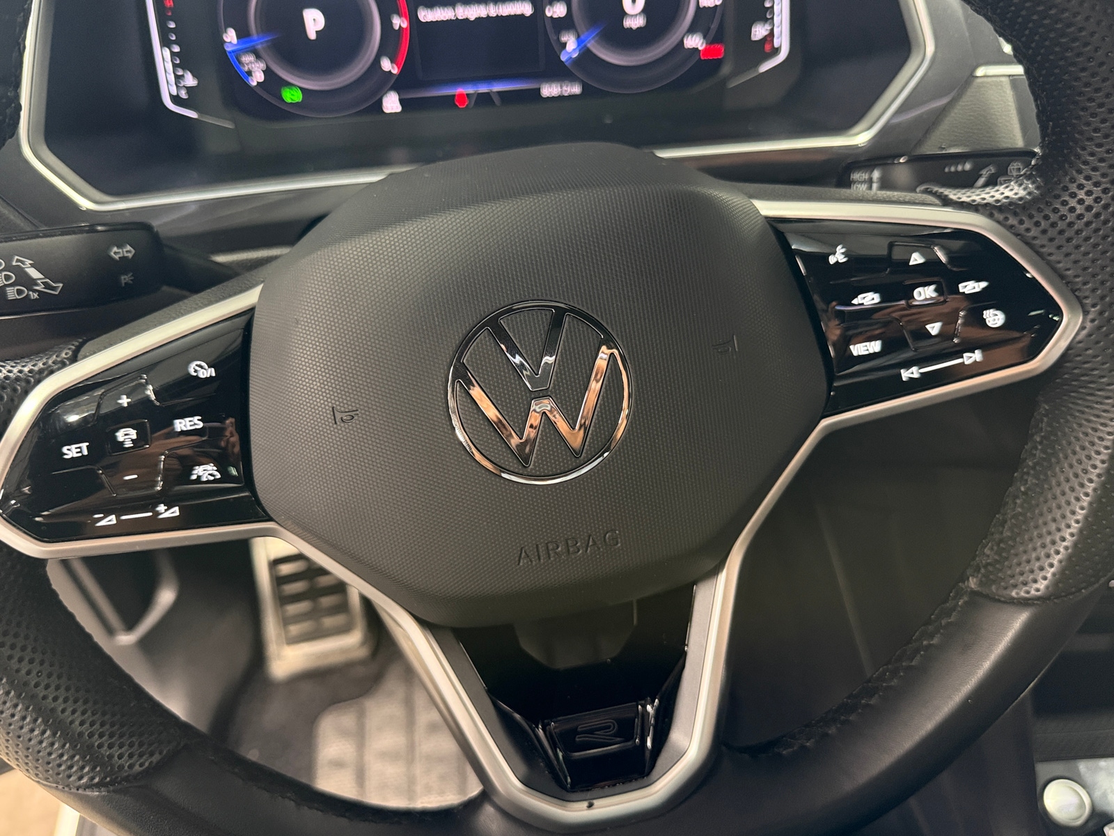 Thumbnail: 2022 Volkswagen Tiguan - 4