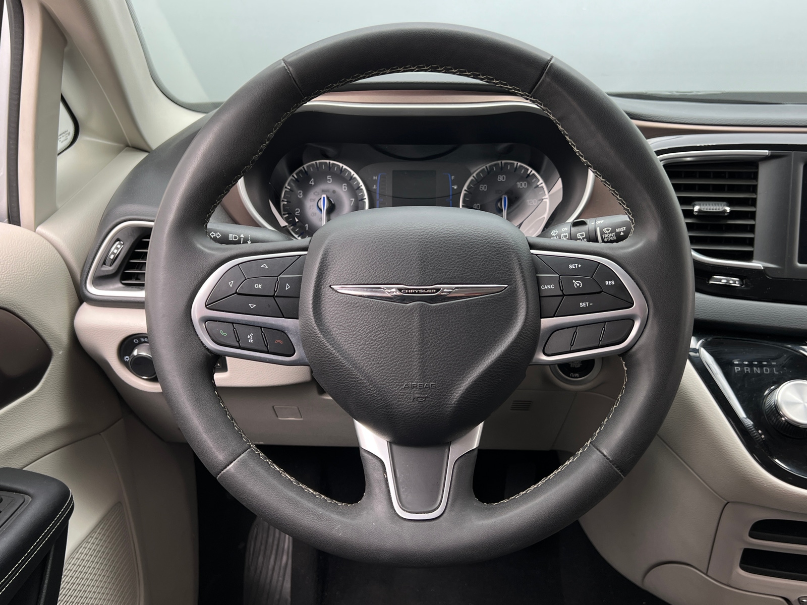 Thumbnail: 2023 Chrysler Voyager - 5