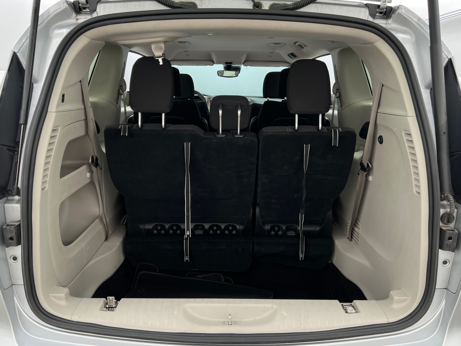 Thumbnail: 2023 Chrysler Voyager - 7