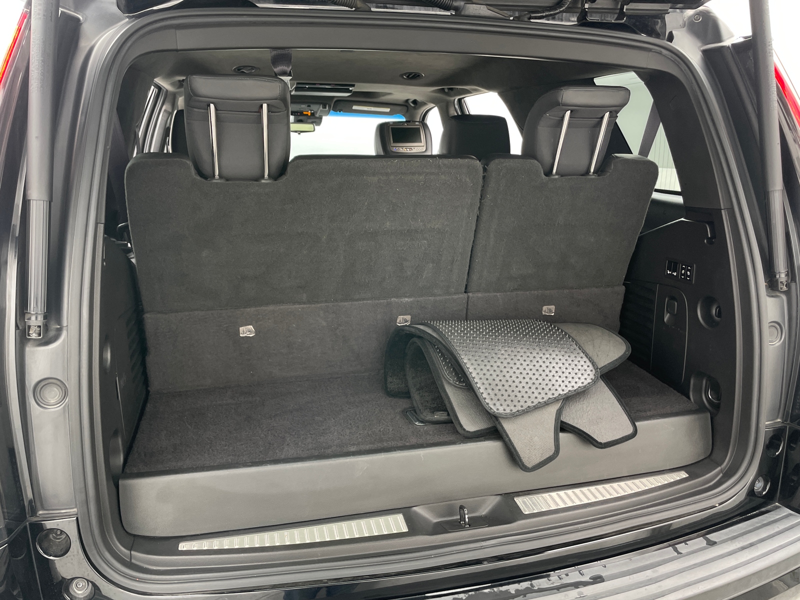 Thumbnail: 2017 Cadillac Escalade - 6