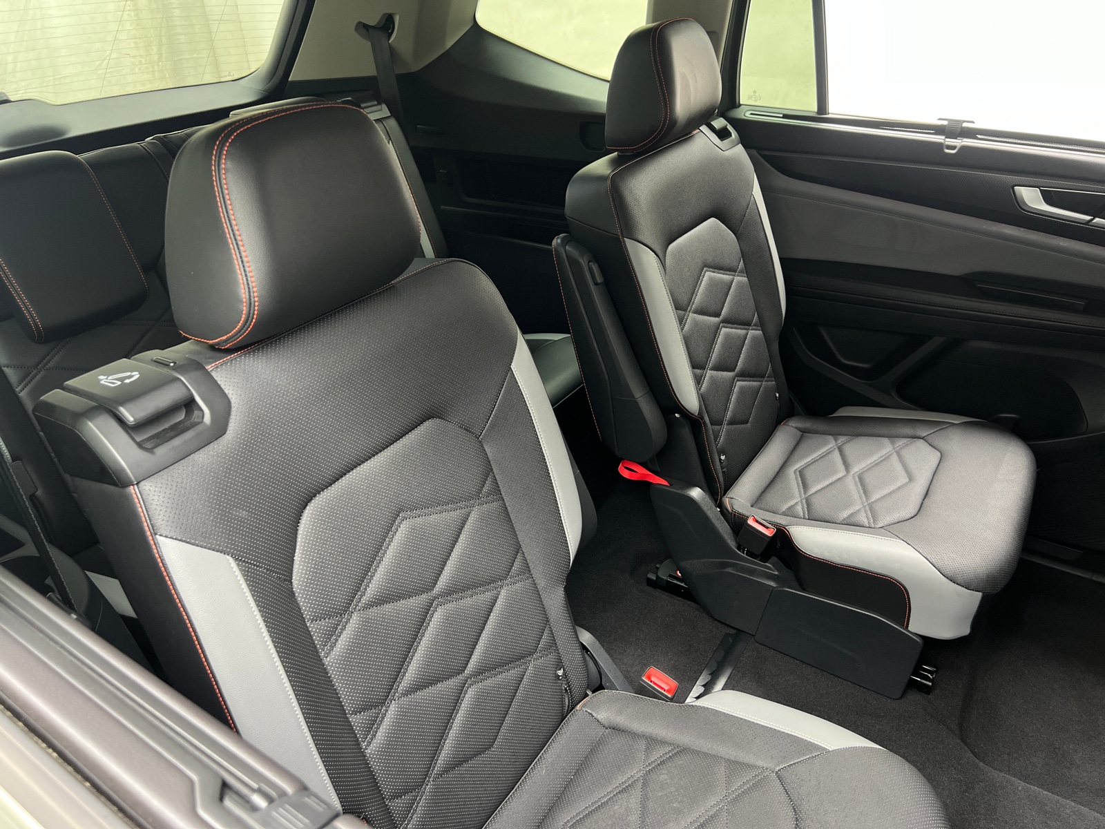 Thumbnail: 2024 Volkswagen Atlas - 5