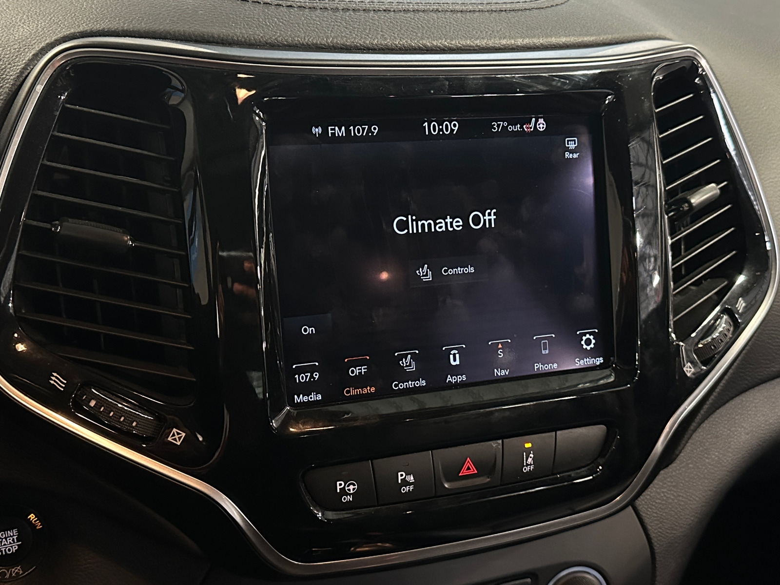 Thumbnail: 2021 Jeep Cherokee - 3