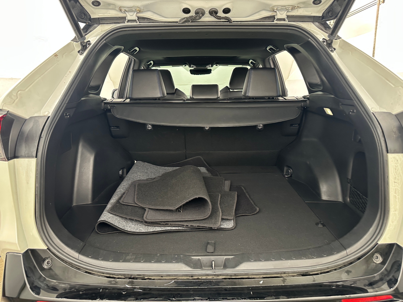 Thumbnail: 2022 Toyota RAV4 - 6