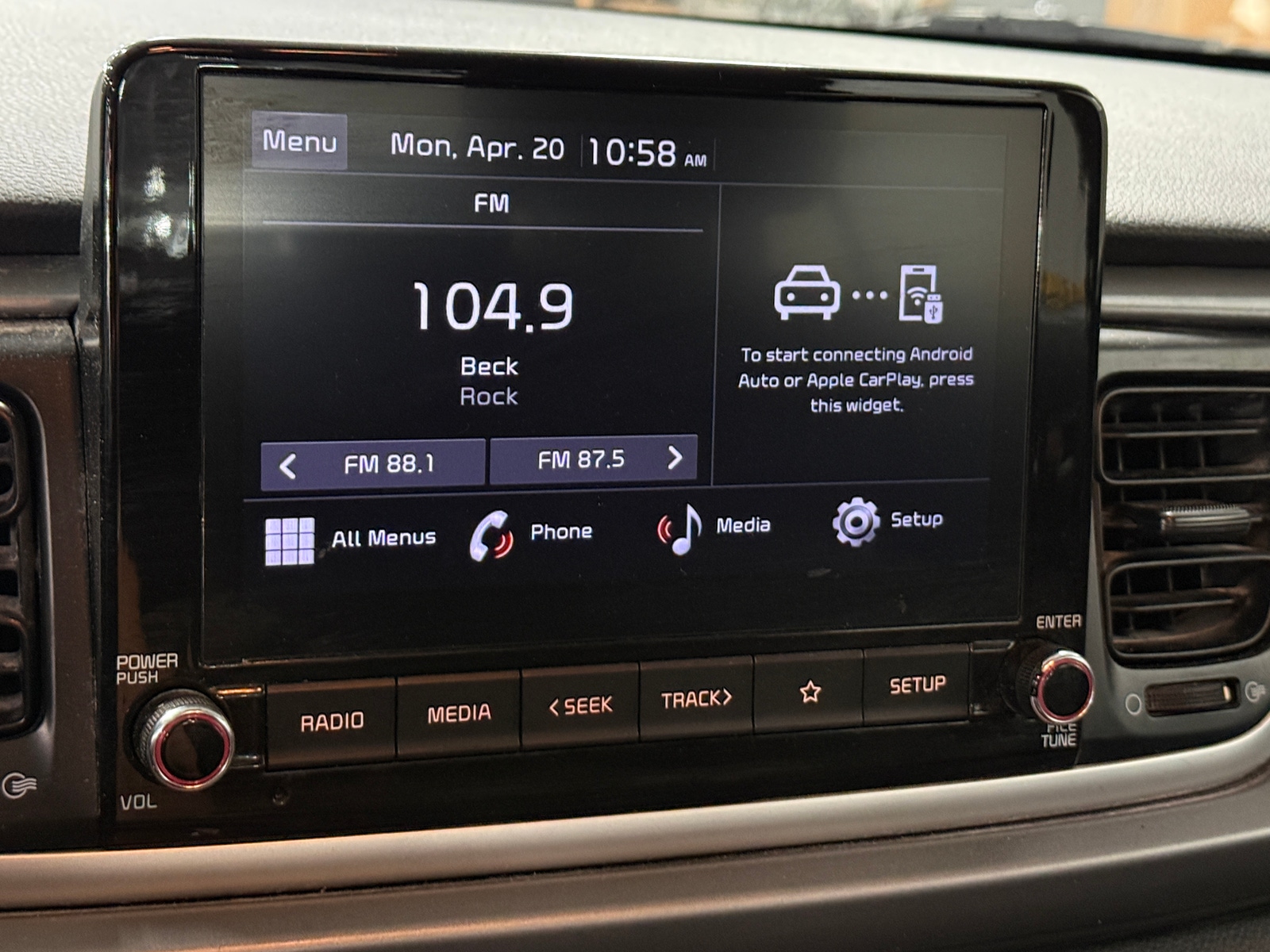 Thumbnail: 2022 Kia Rio - 4