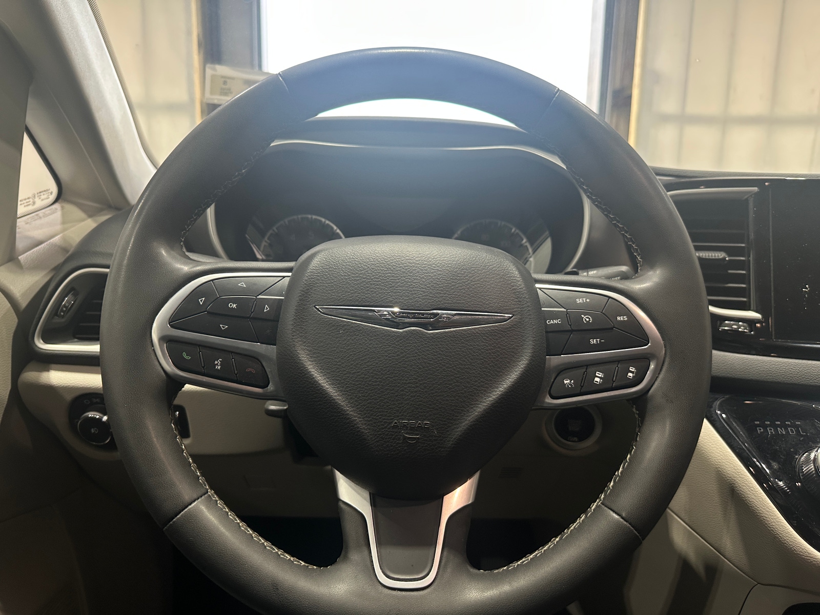 Thumbnail: 2023 Chrysler Pacifica - 4