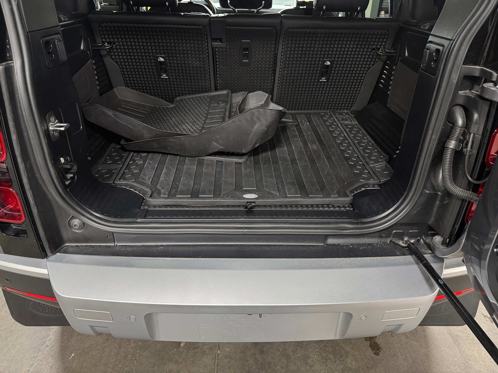 Thumbnail: 2024 Land Rover Defender - 6