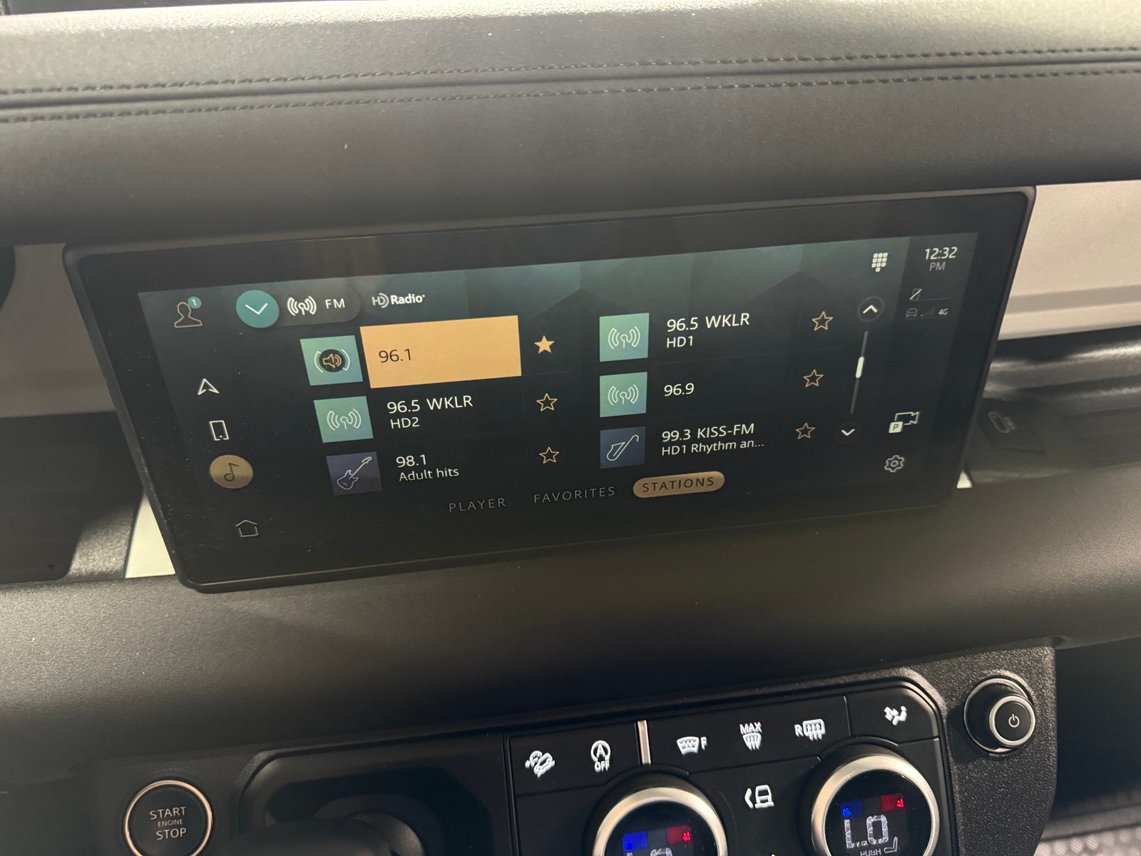 Thumbnail: 2024 Land Rover Defender - 3