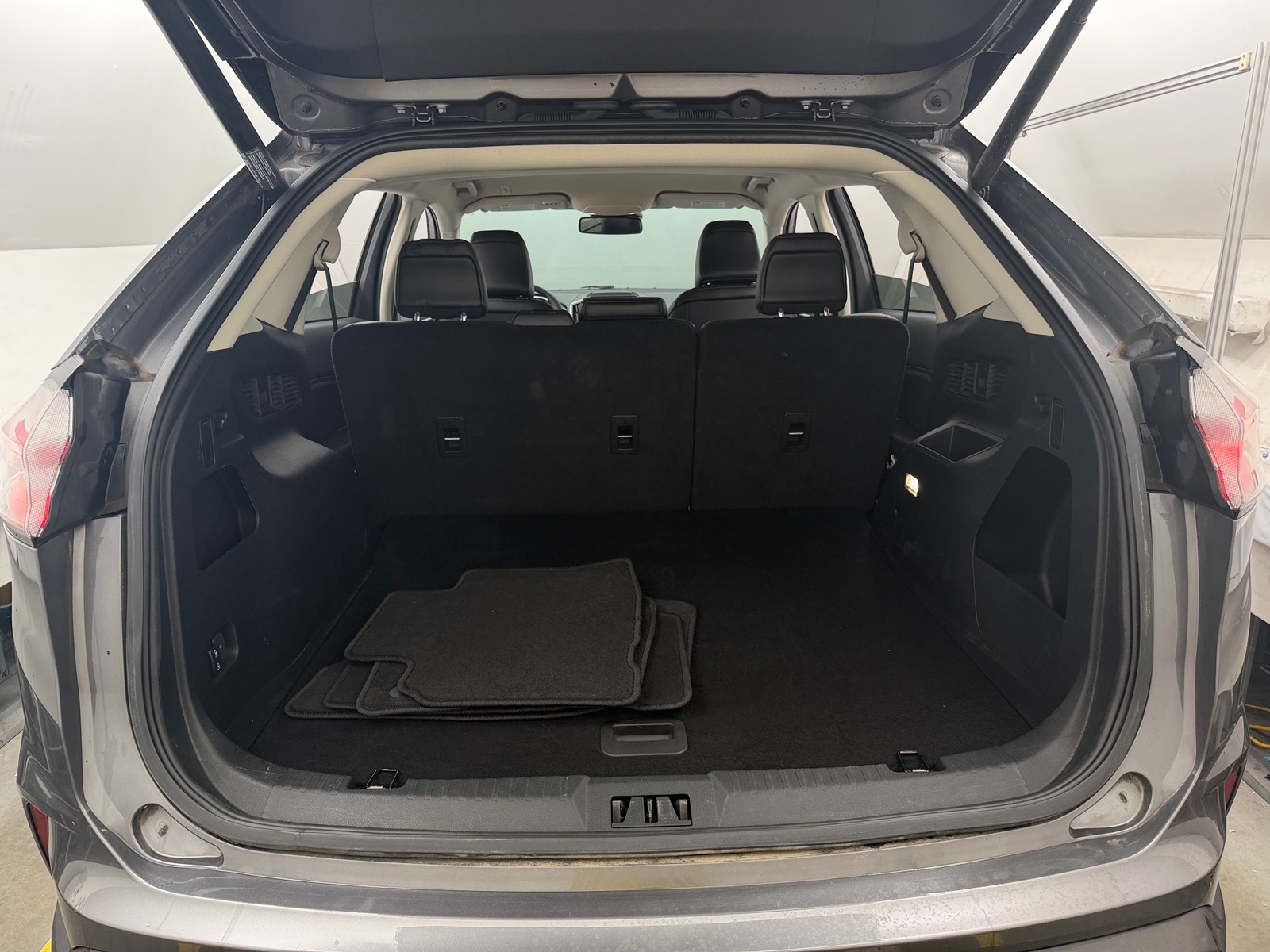 Thumbnail: 2021 Ford Edge - 6