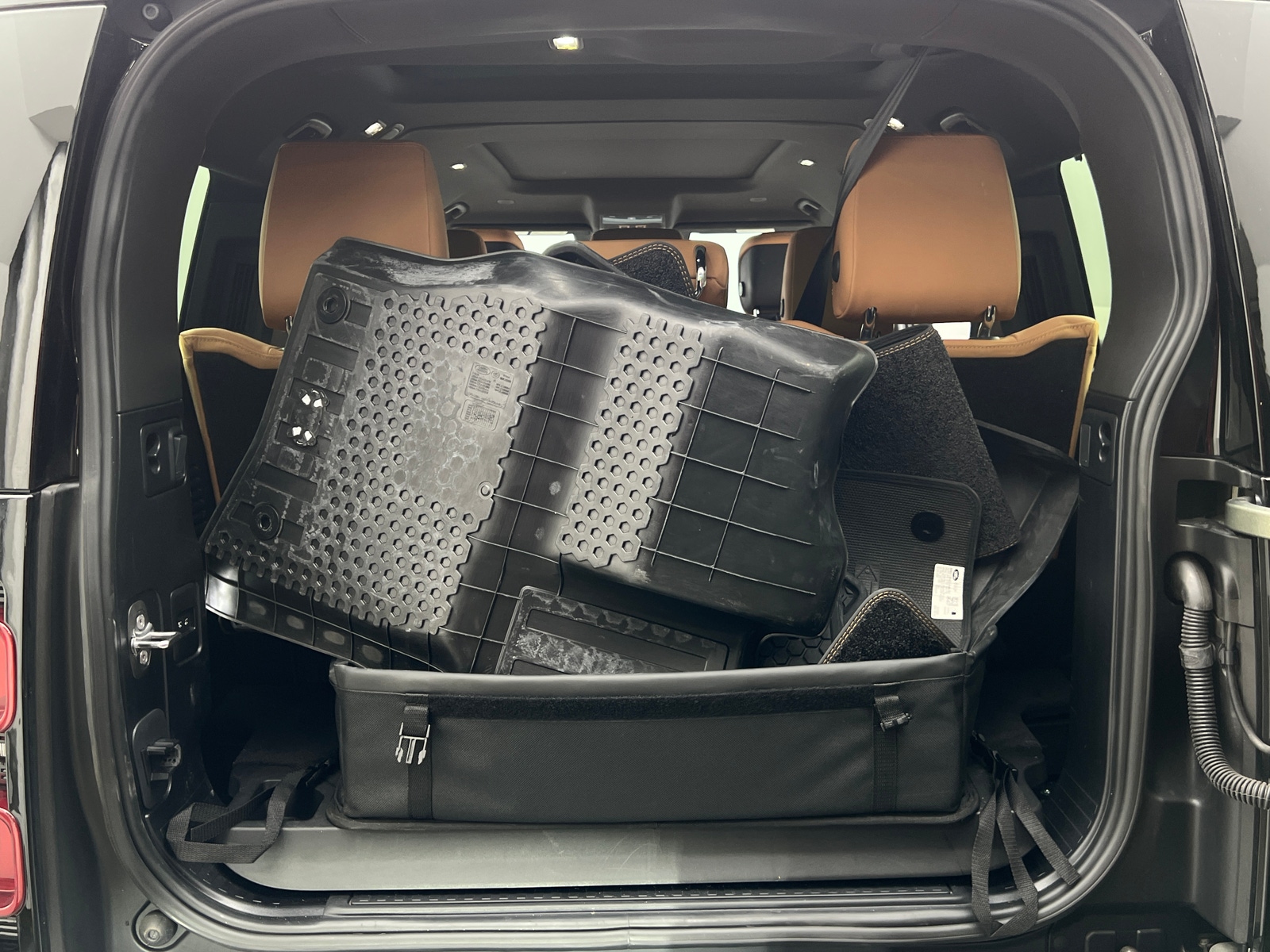 Thumbnail: 2024 Land Rover Defender - 6