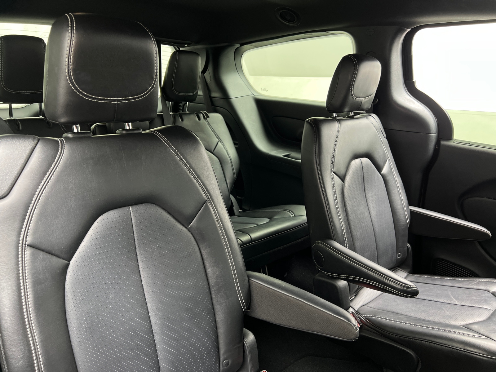 Thumbnail: 2025 Chrysler Pacifica - 5