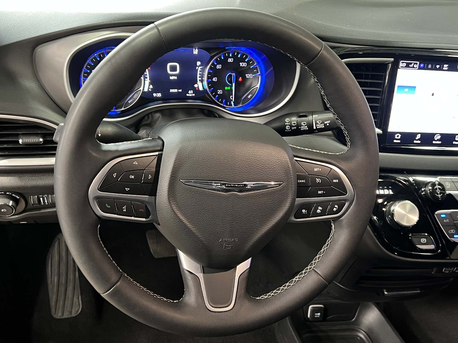 Thumbnail: 2025 Chrysler Pacifica - 4