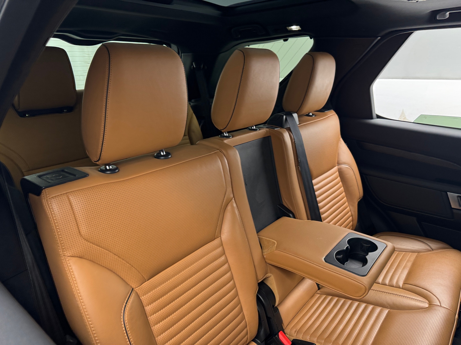 Thumbnail: 2018 Land Rover Discovery - 5