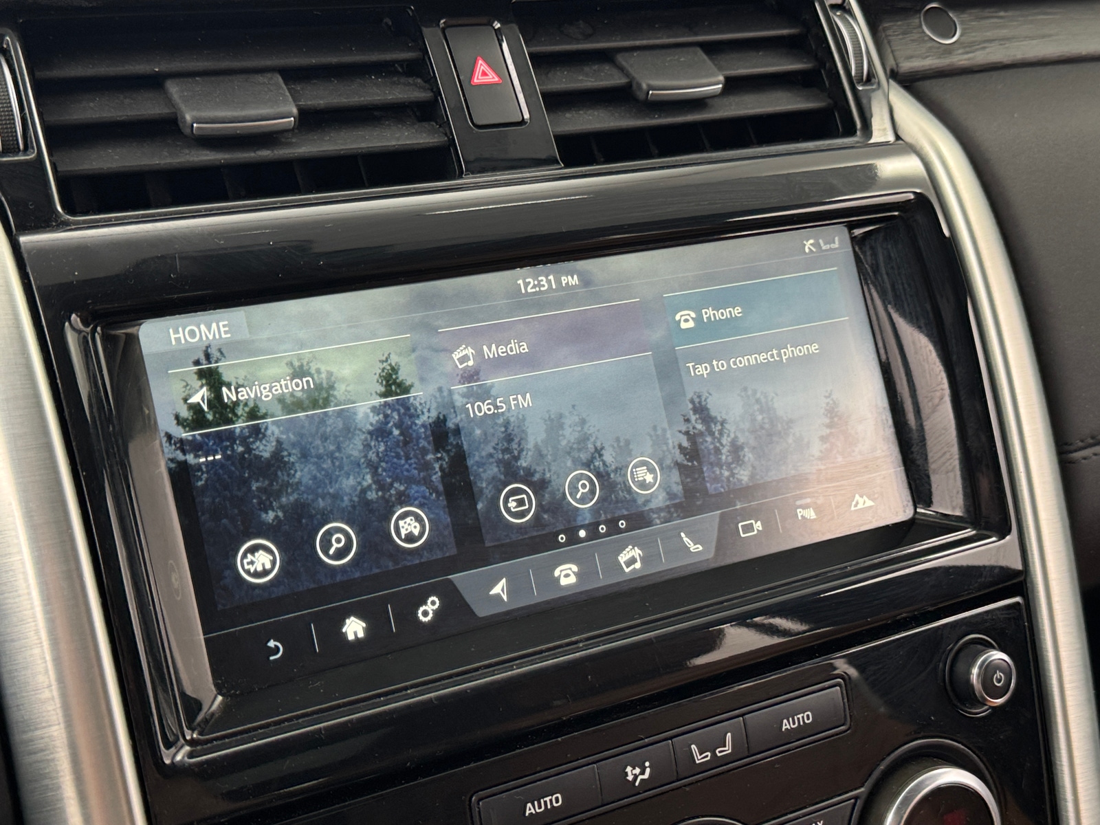 Thumbnail: 2018 Land Rover Discovery - 3