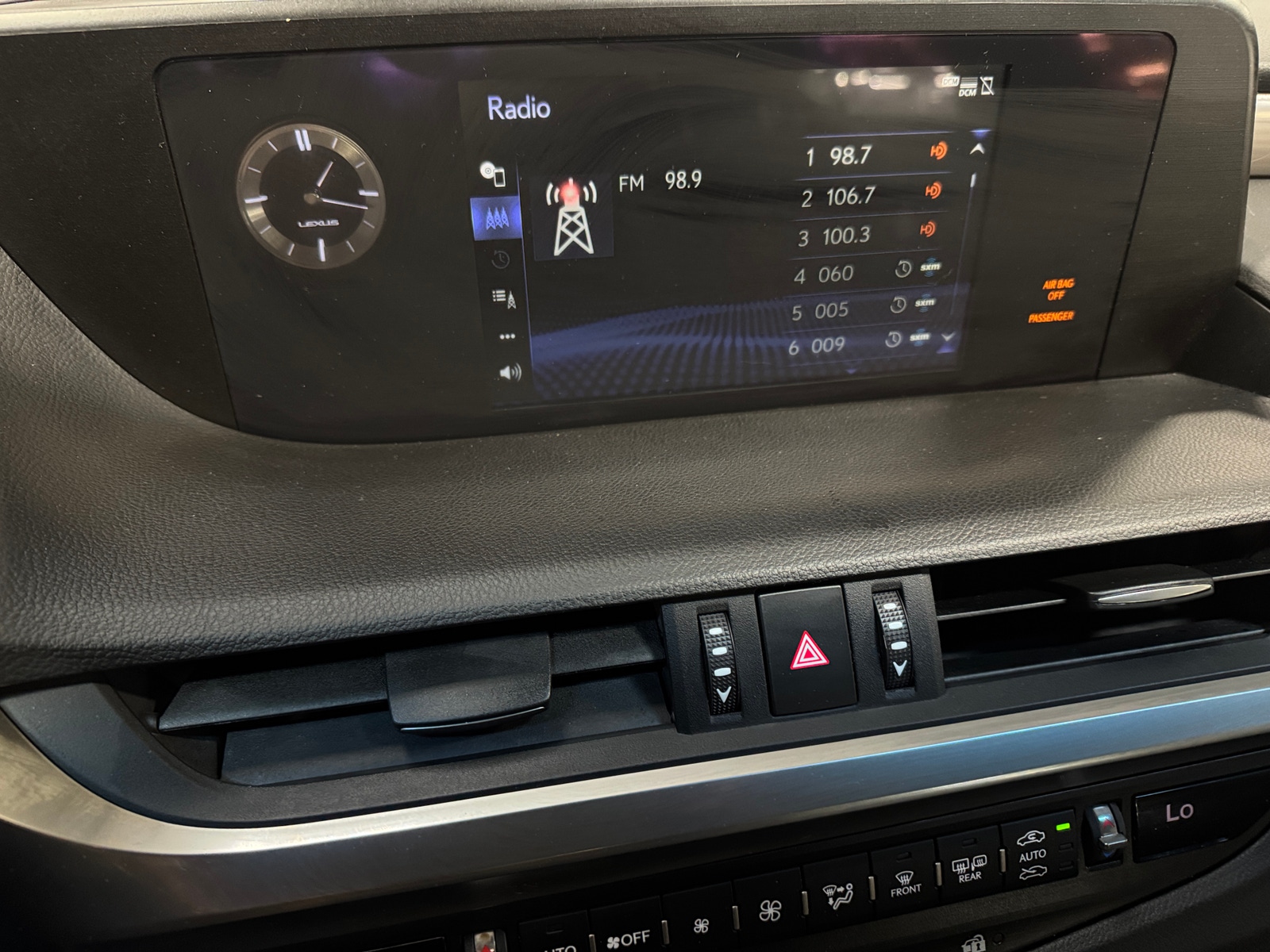 Thumbnail: 2020 Lexus ES - 3