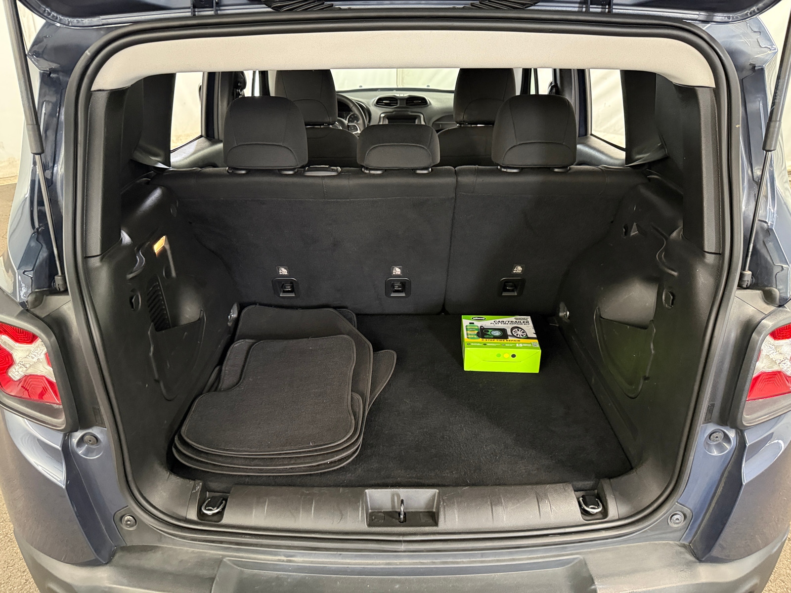 Thumbnail: 2021 Jeep Renegade - 7