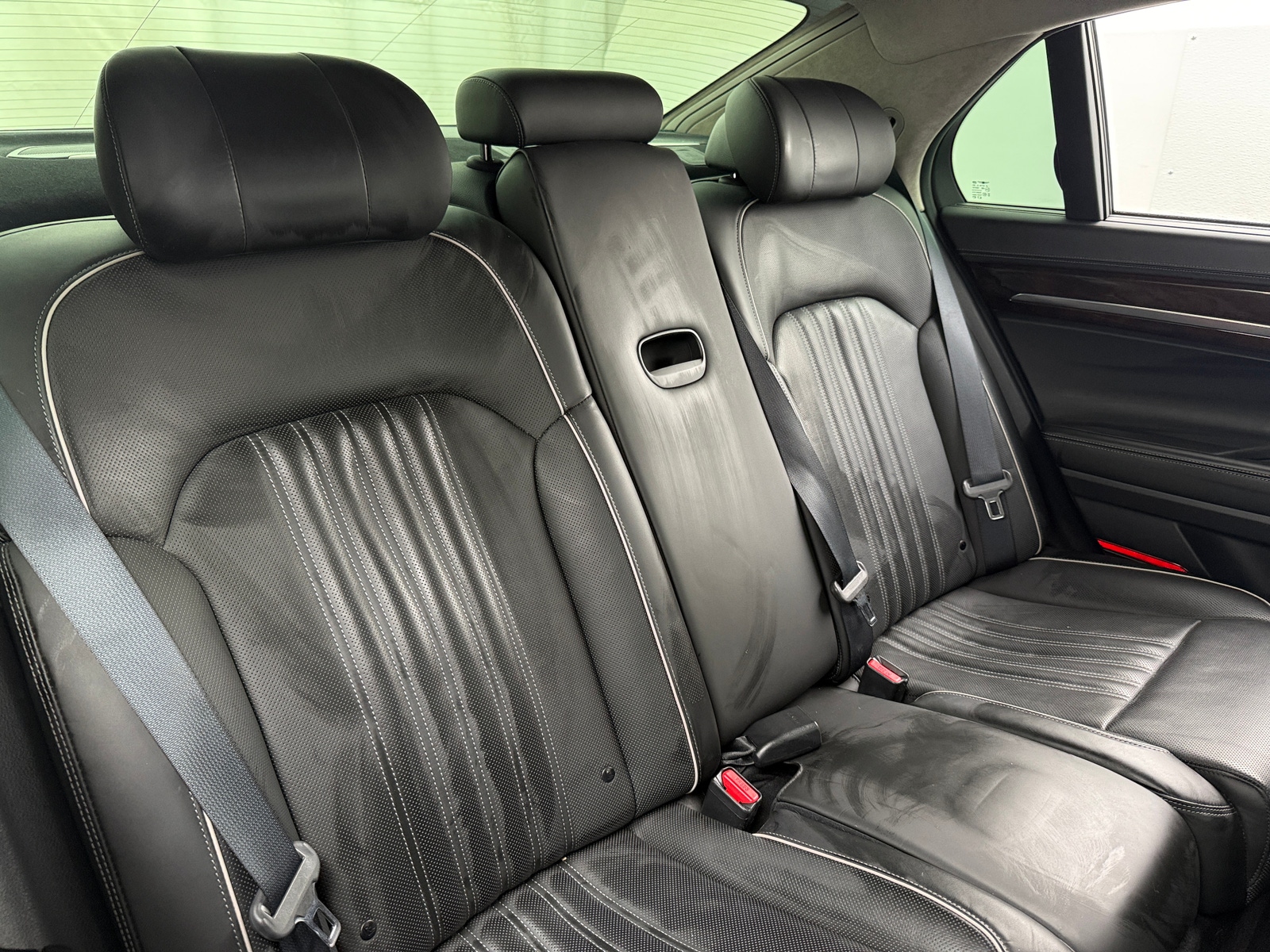 Thumbnail: 2017 Genesis G90 - 5