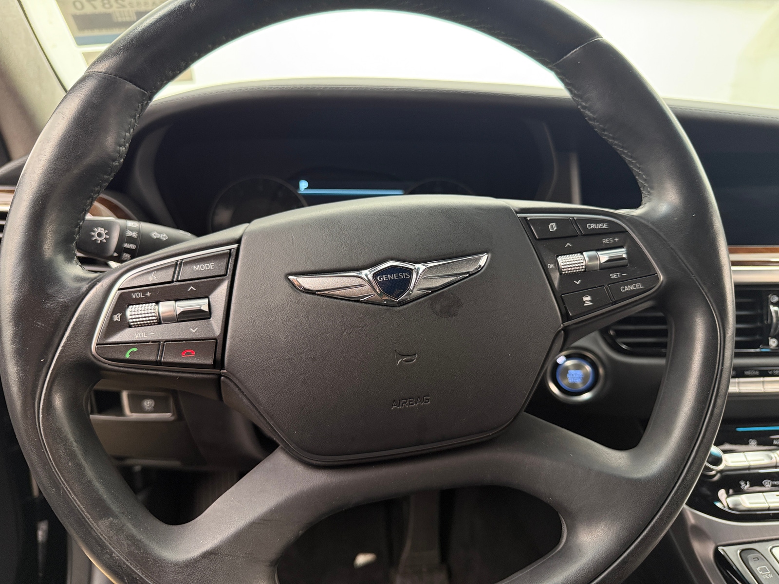 Thumbnail: 2017 Genesis G90 - 4