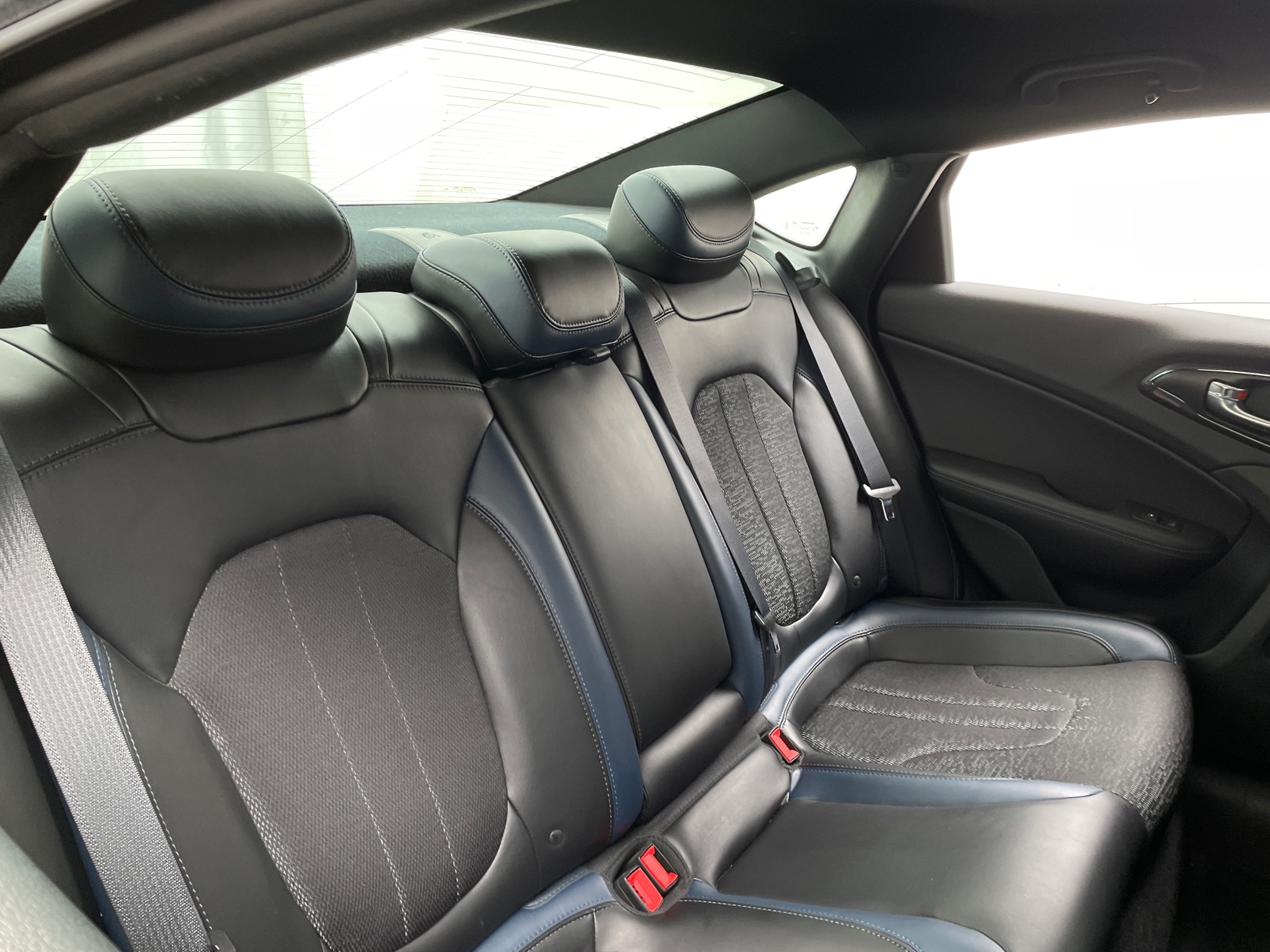 Thumbnail: 2016 Chrysler 200 - 5