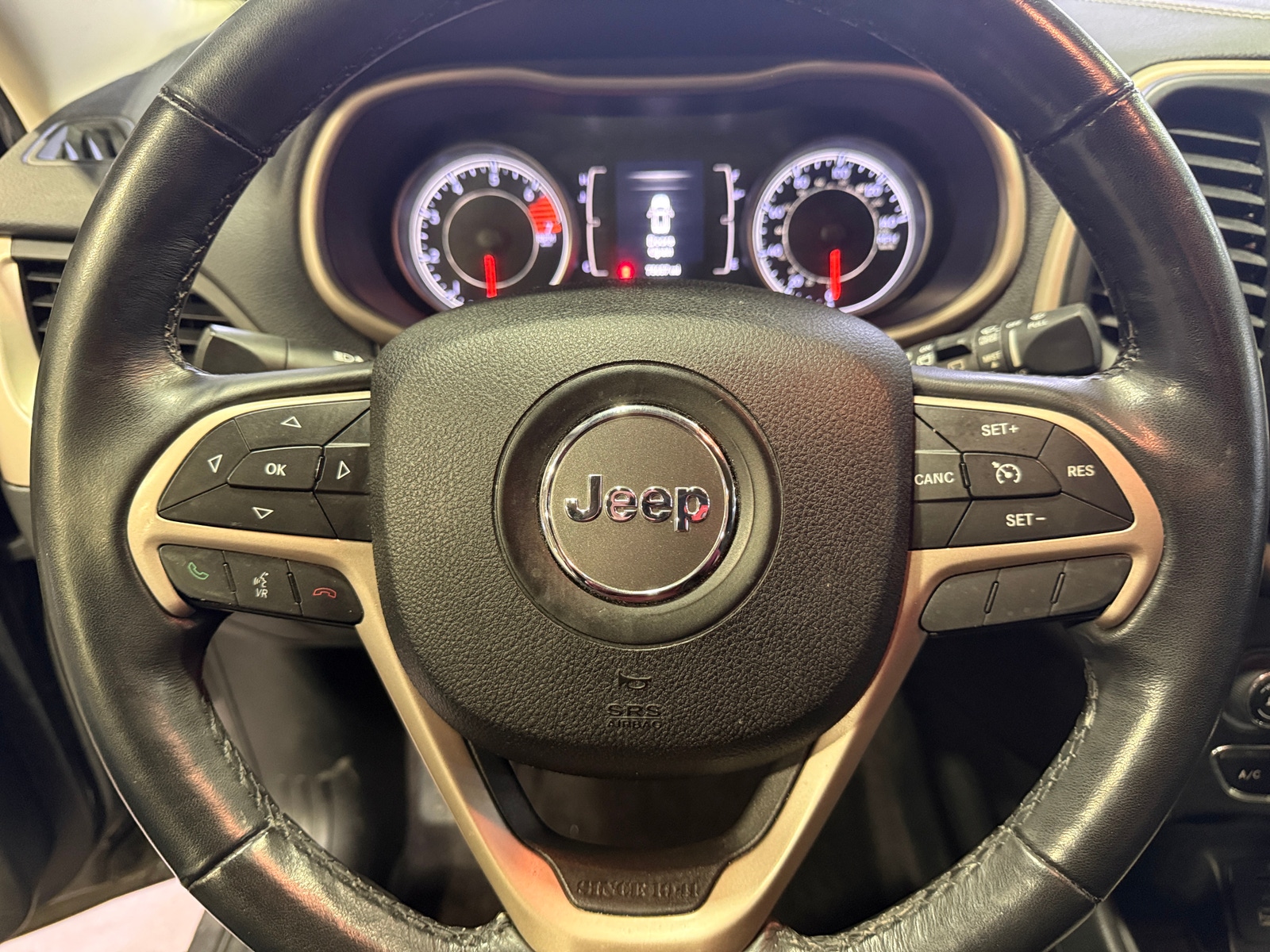 Thumbnail: 2016 Jeep Cherokee - 5