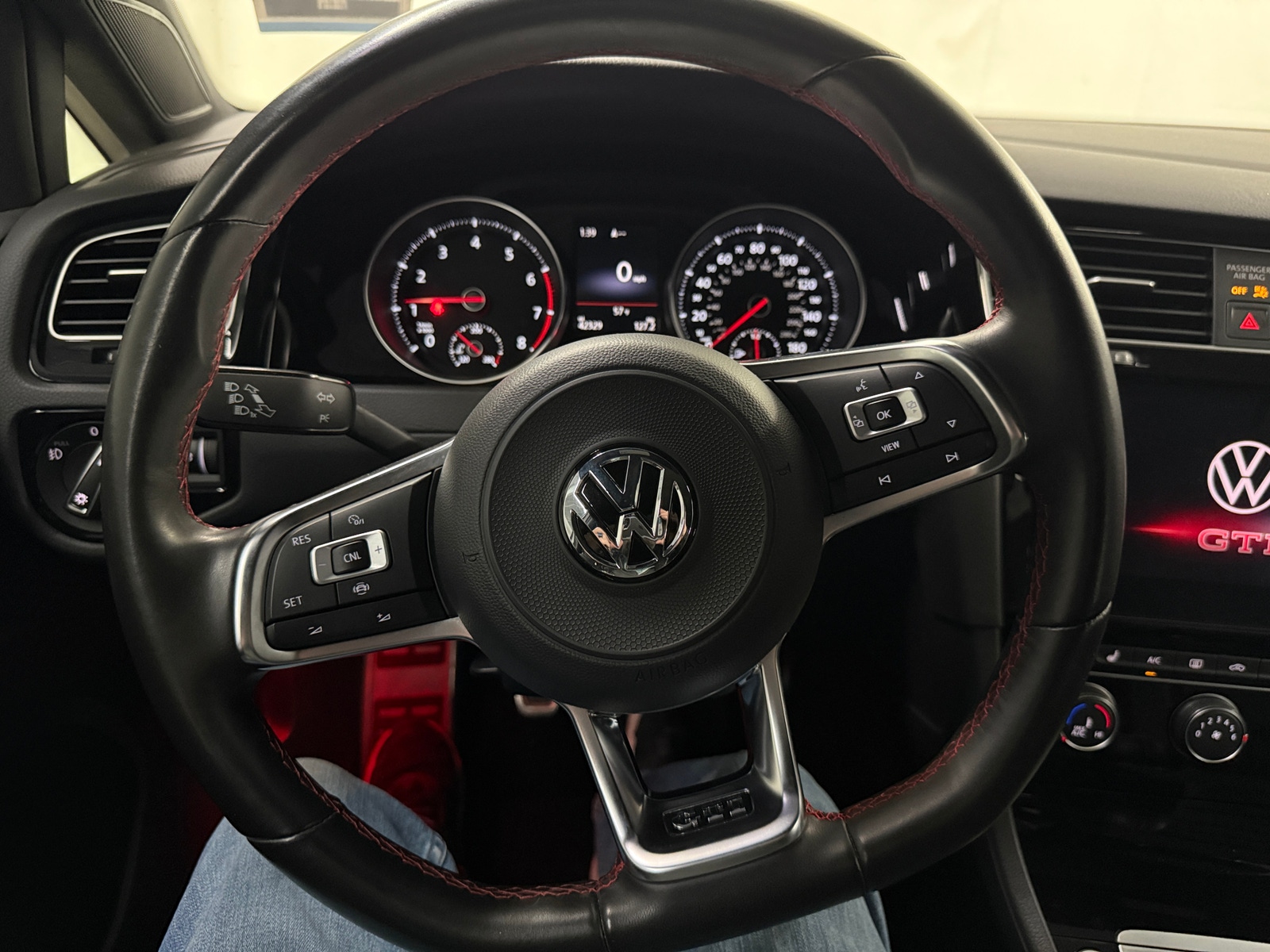 Thumbnail: 2021 Volkswagen Golf - 4