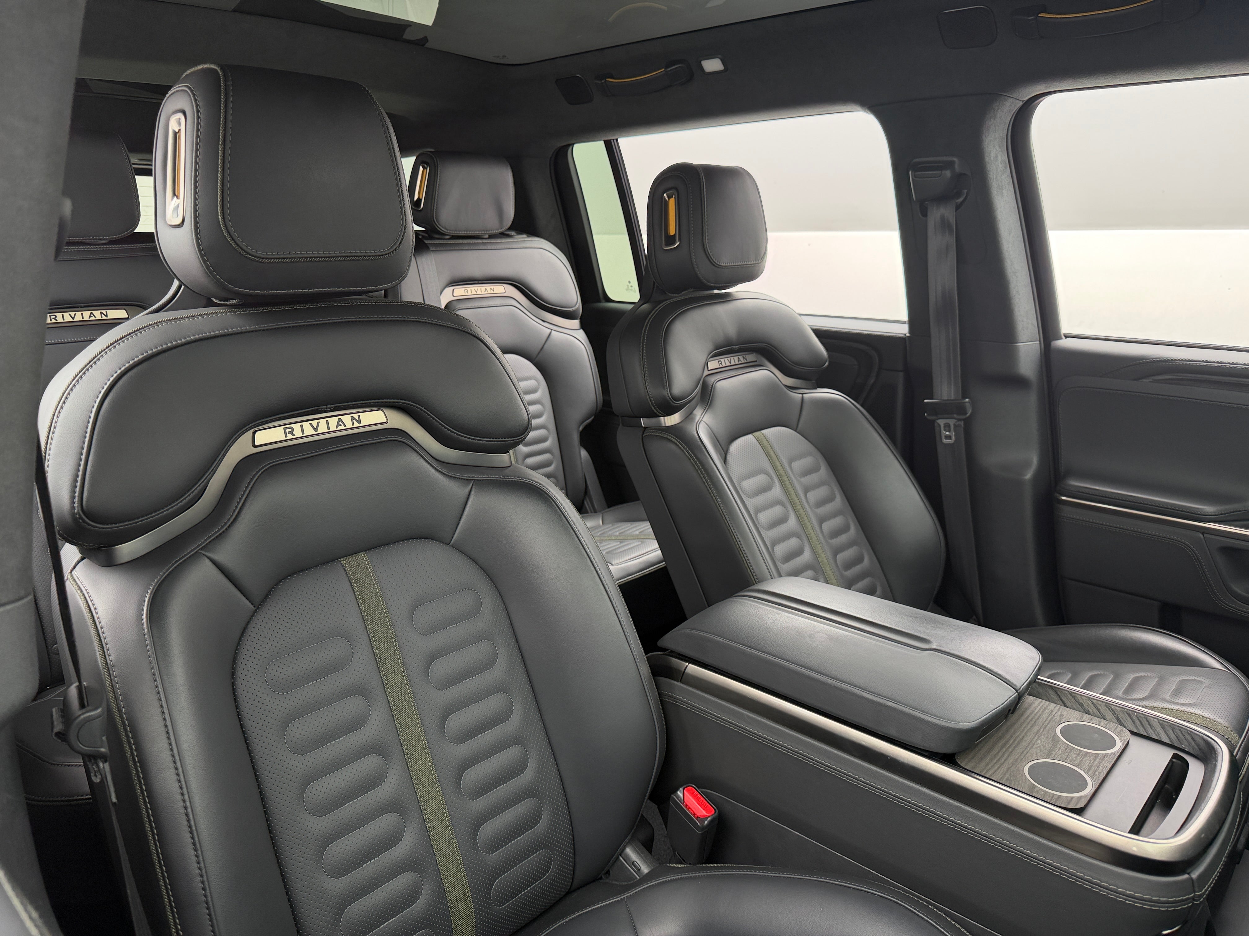 Used 2024 Rivian R1S Adventure with VIN 7PDSGABA6RN040334 for sale in Pewaukee, WI