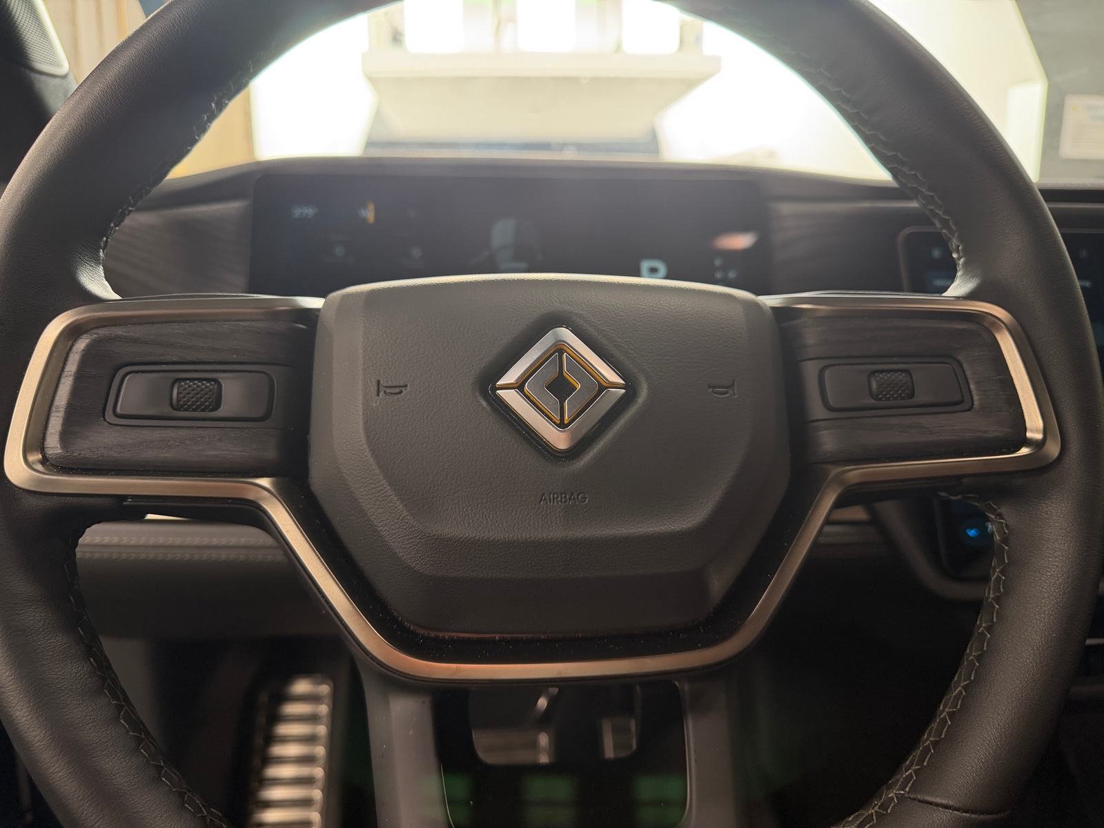 Thumbnail: 2024 Rivian R1S - 4