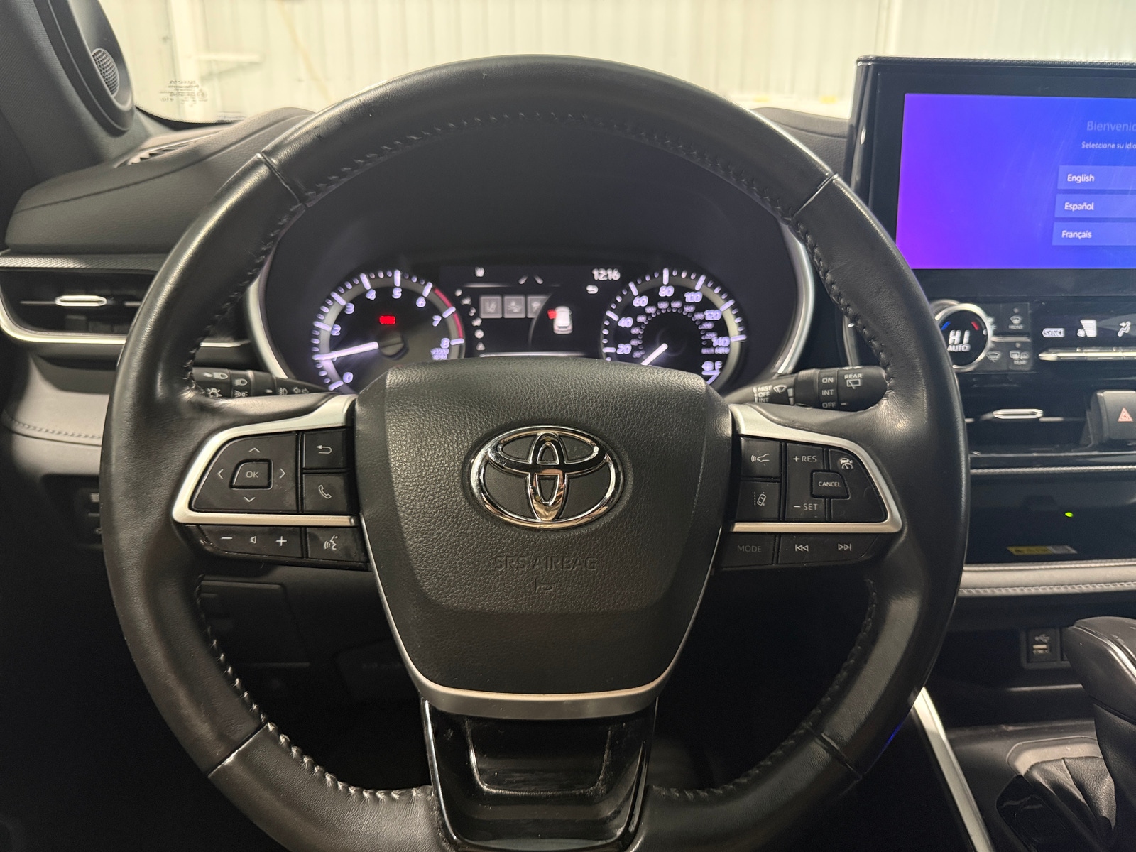 Thumbnail: 2023 Toyota Highlander - 4