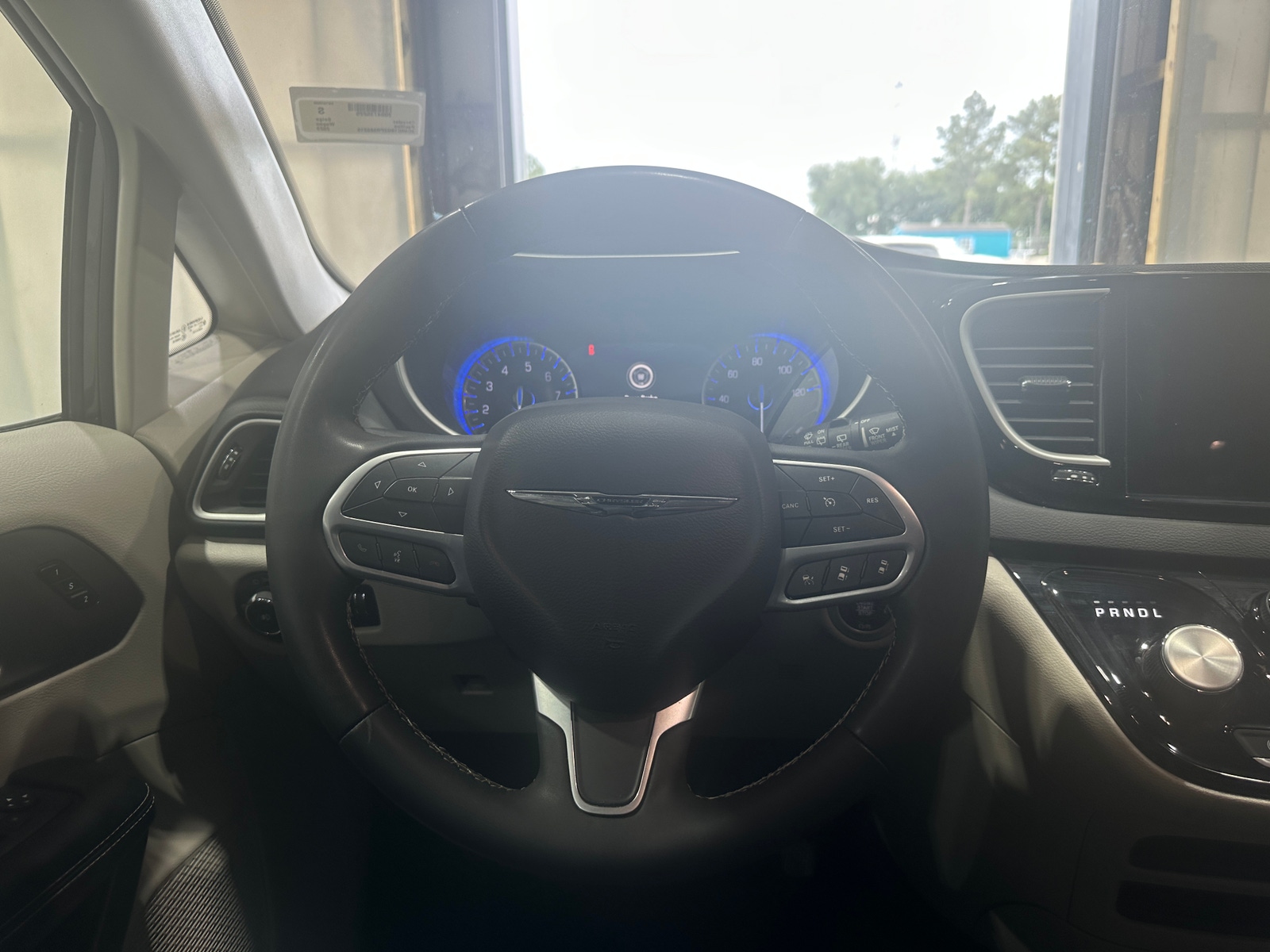 Thumbnail: 2023 Chrysler Pacifica - 4