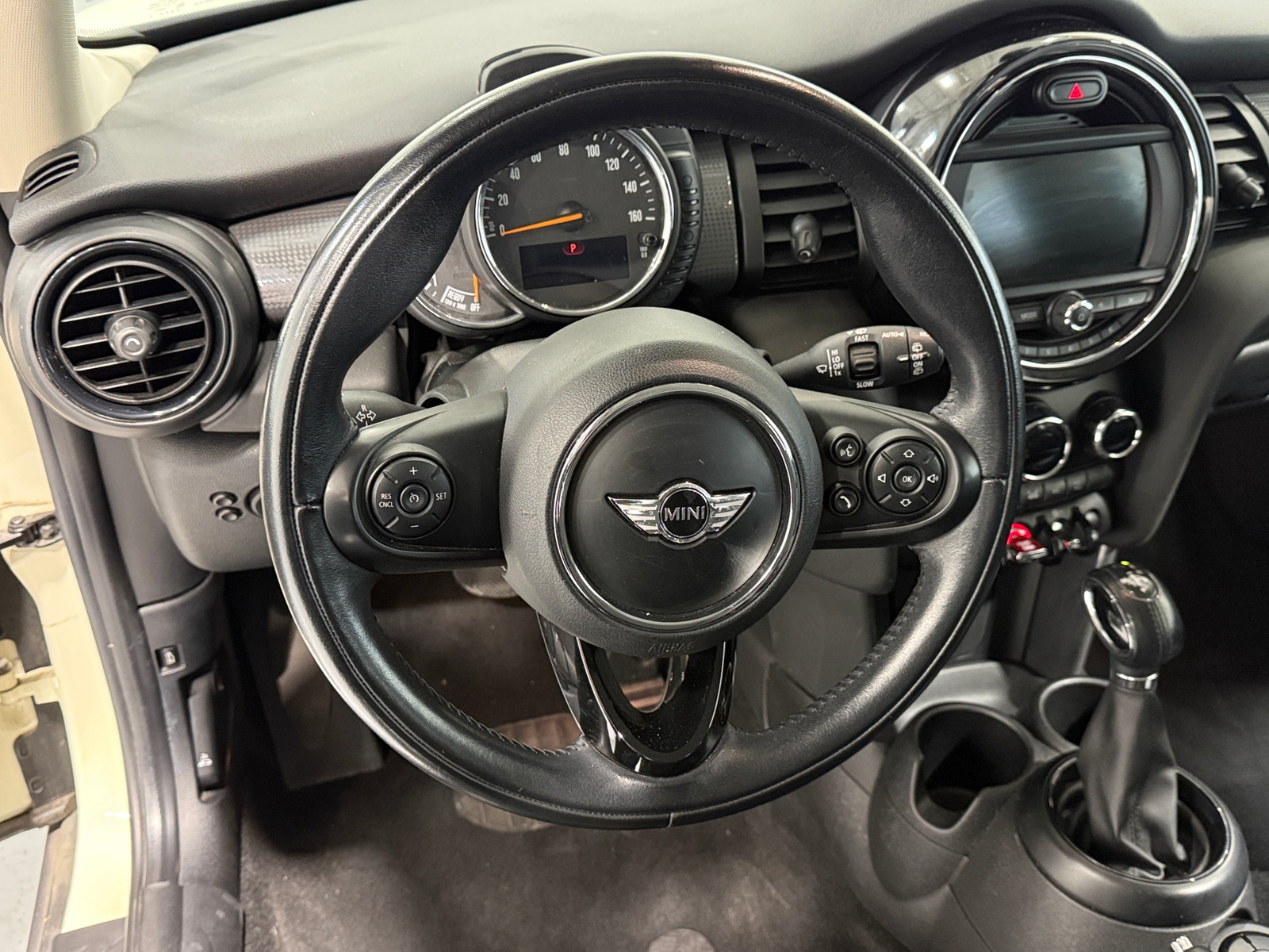 Thumbnail: 2017 MINI Cooper Hardtop - 4