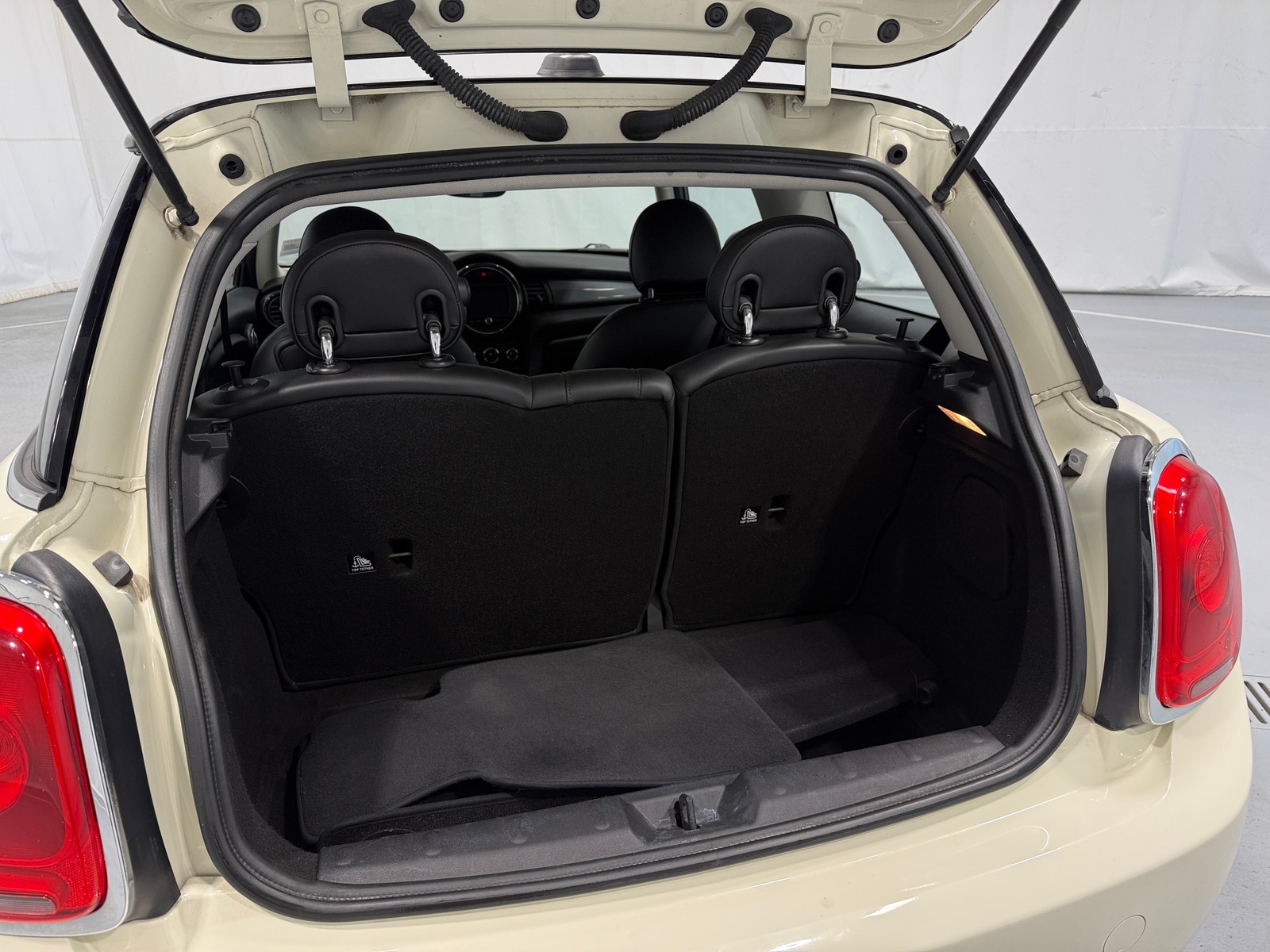 Thumbnail: 2017 MINI Cooper Hardtop - 6