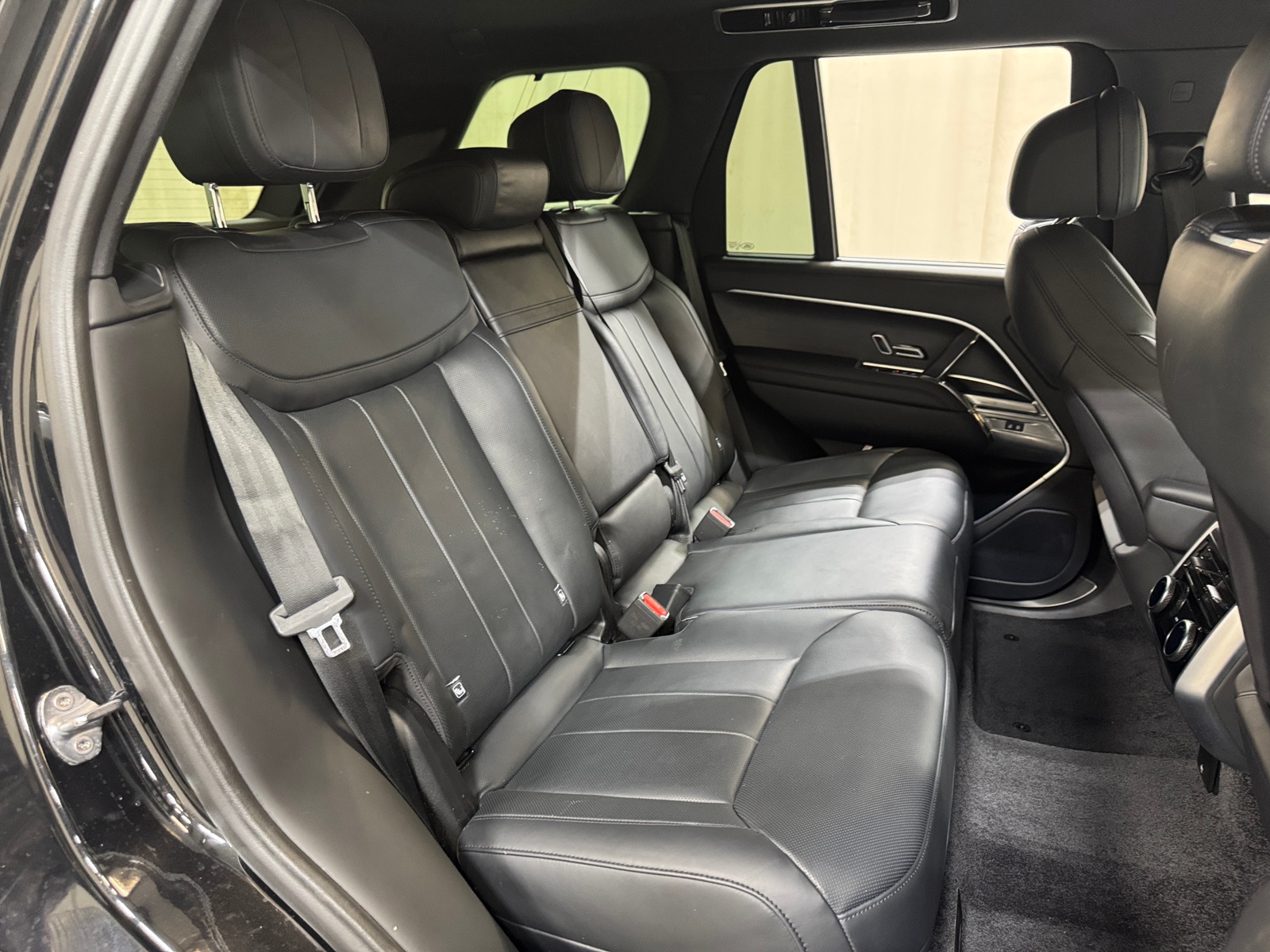 Thumbnail: 2023 Land Rover Range Rover - 5