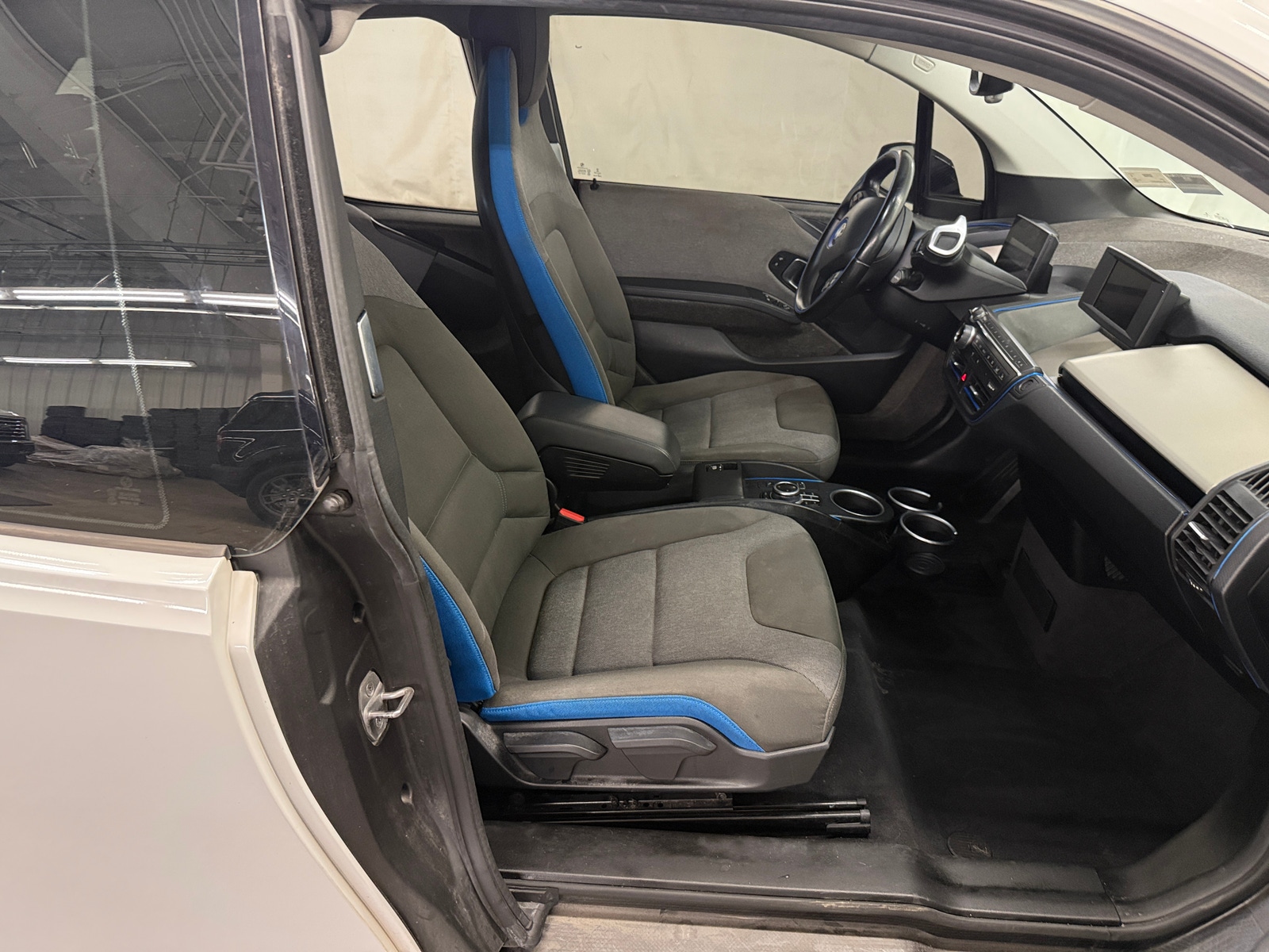 Thumbnail: 2017 BMW i3 - 2