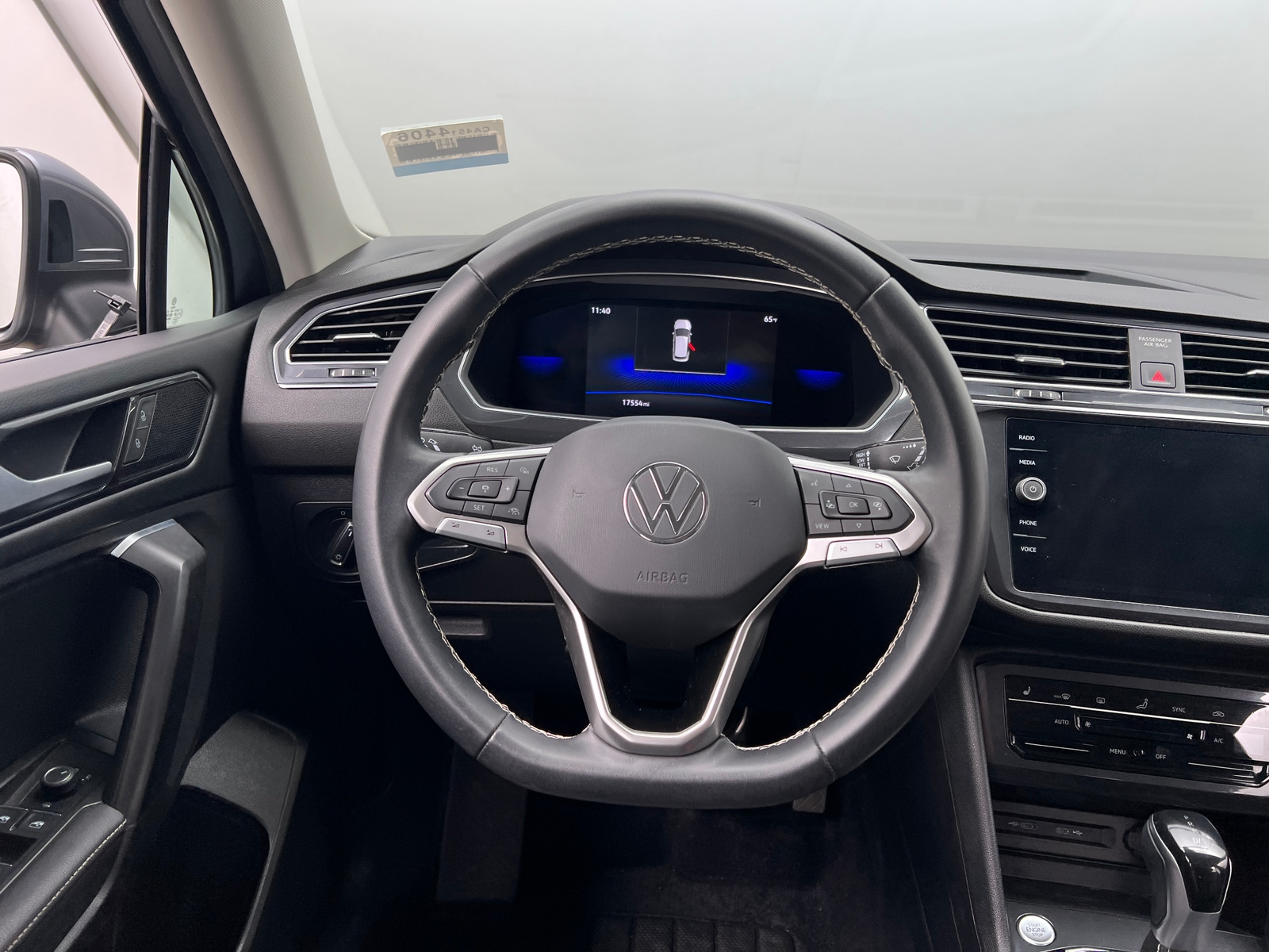 Thumbnail: 2022 Volkswagen Tiguan - 4
