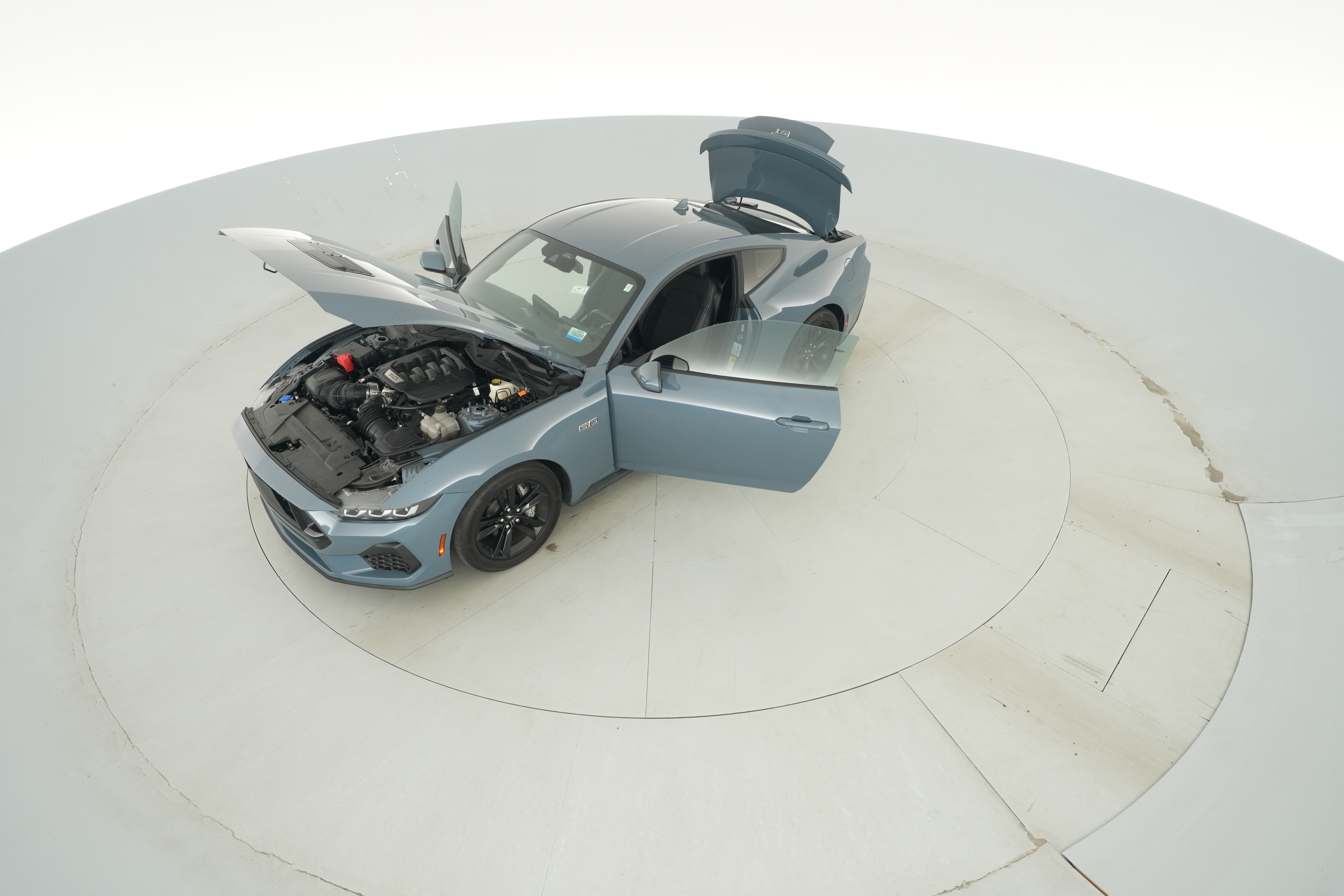 2025 Ford Mustang GT - Photo 16