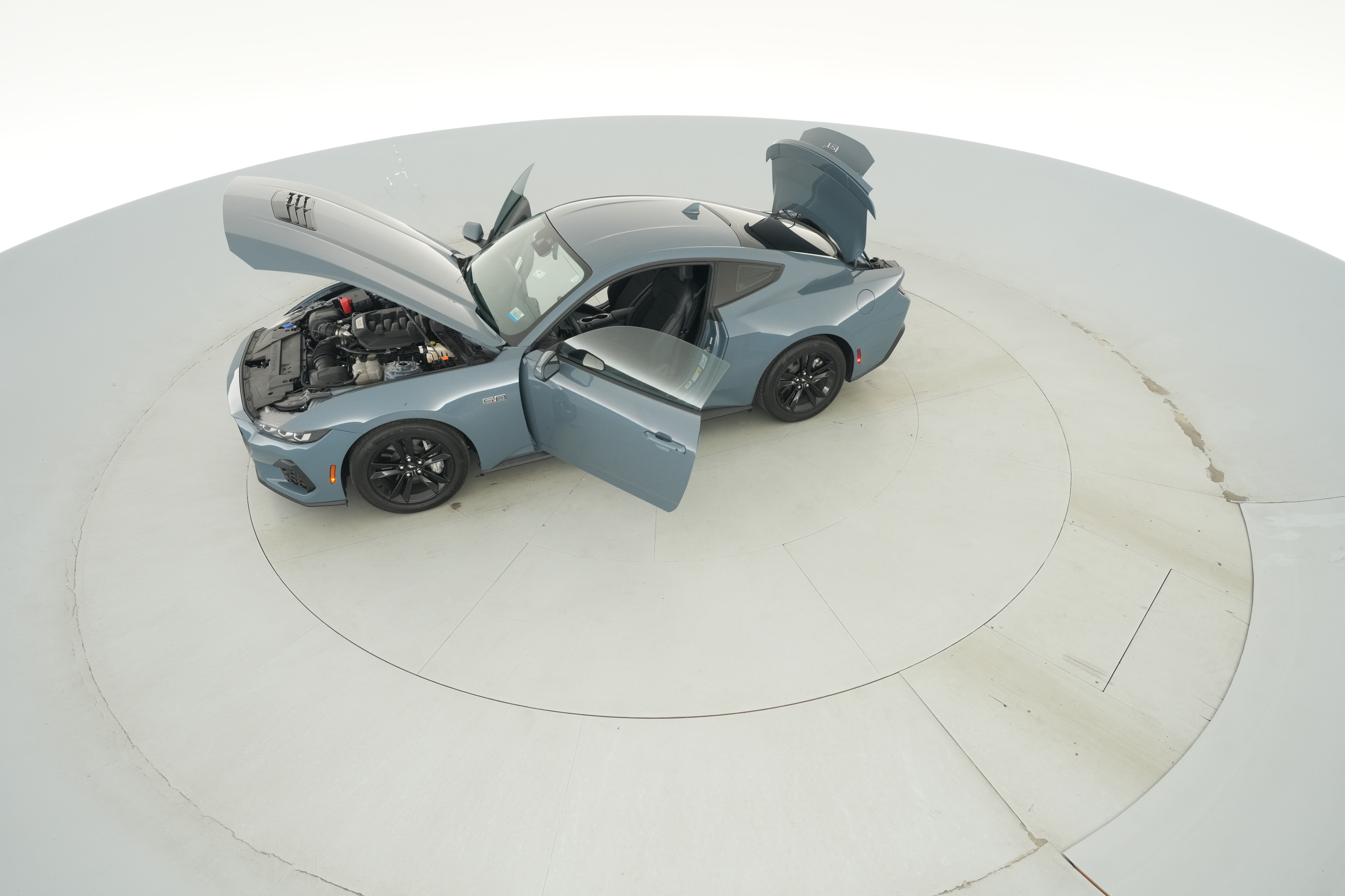 2025 Ford Mustang GT - Photo 17