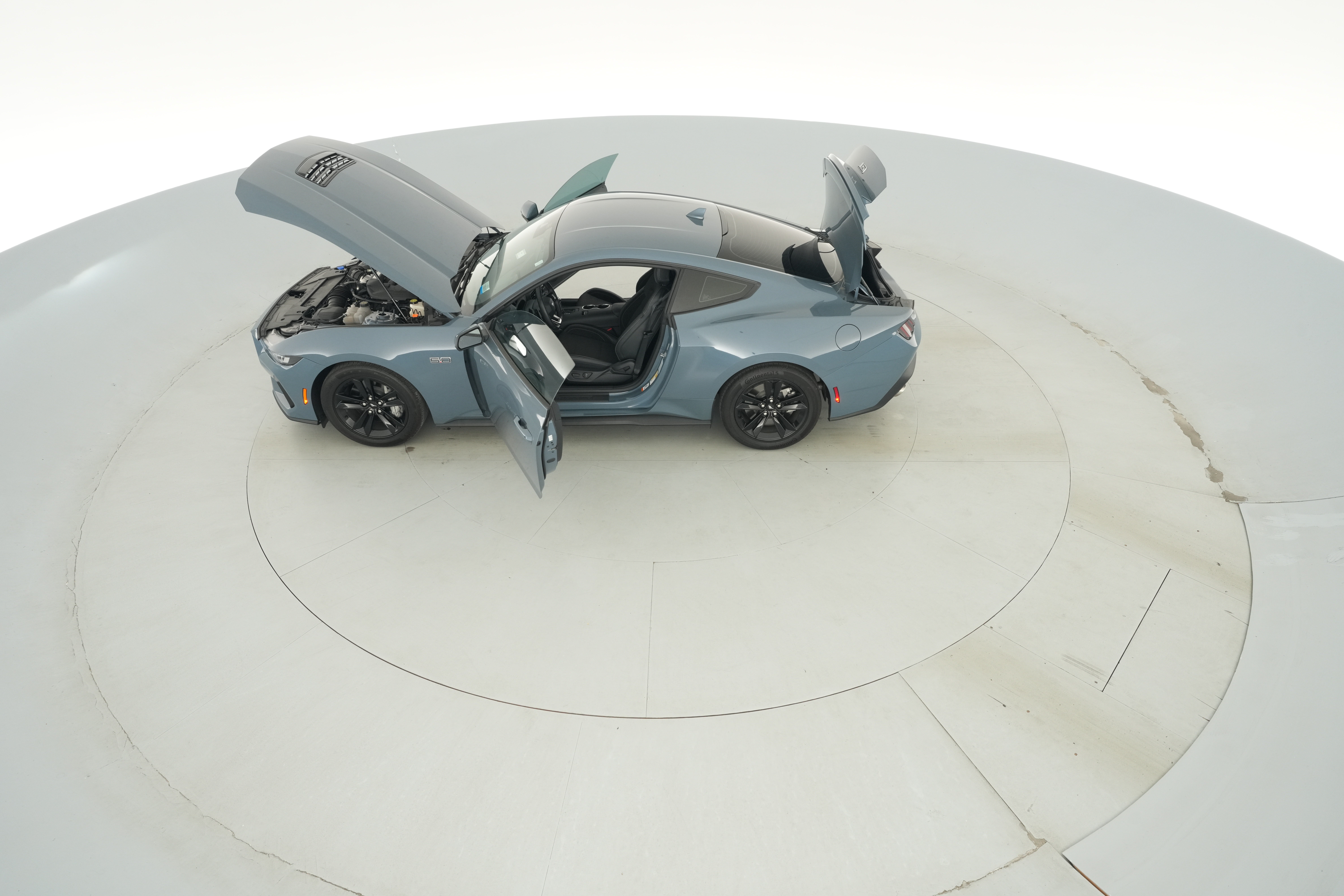 2025 Ford Mustang GT - Photo 18