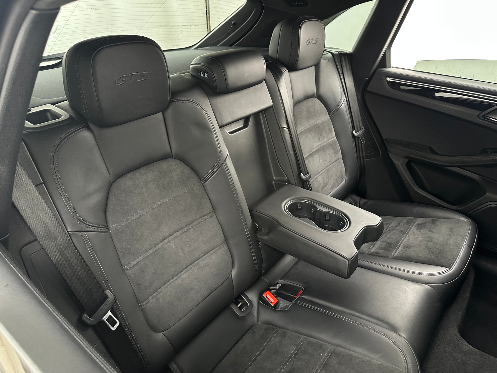 Thumbnail: 2017 Porsche Macan - 5