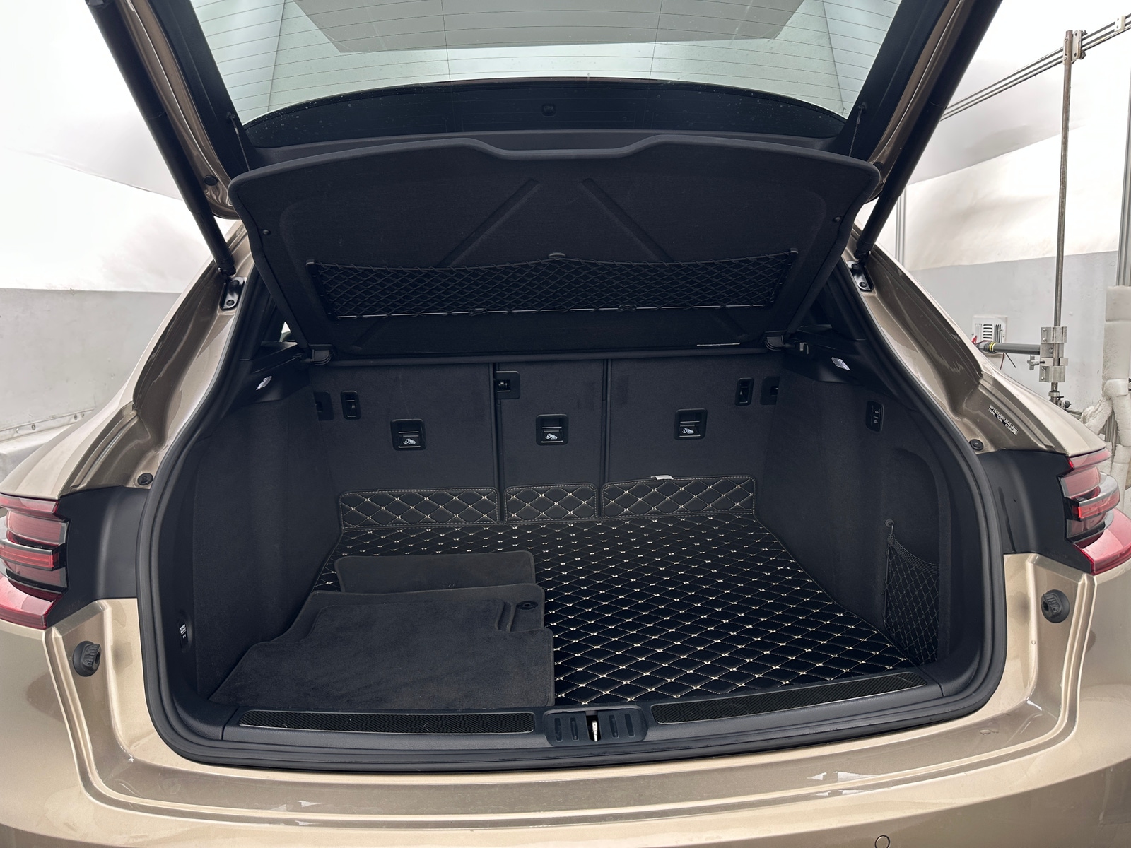 Thumbnail: 2017 Porsche Macan - 6