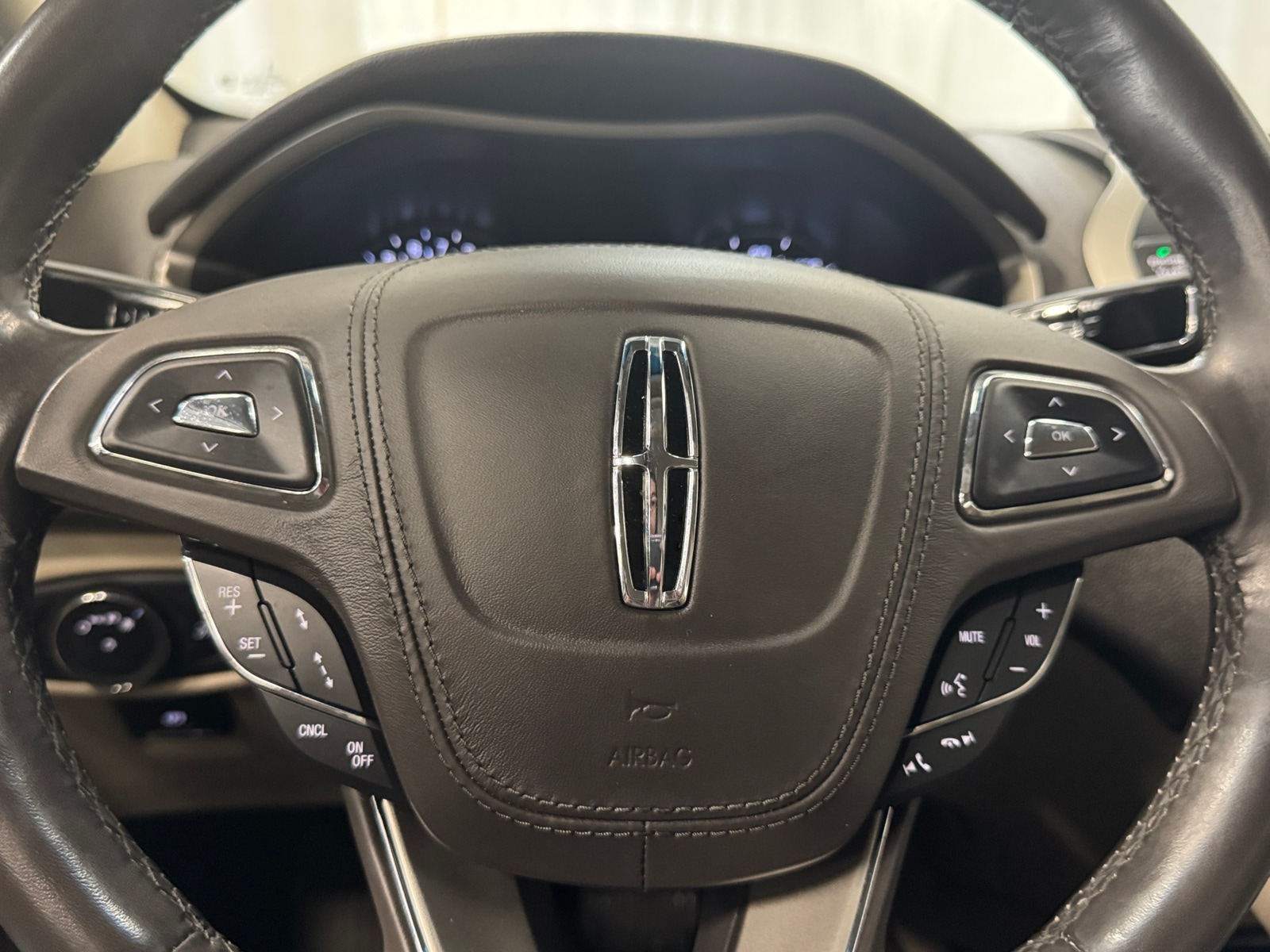 Thumbnail: 2019 Lincoln MKZ - 4