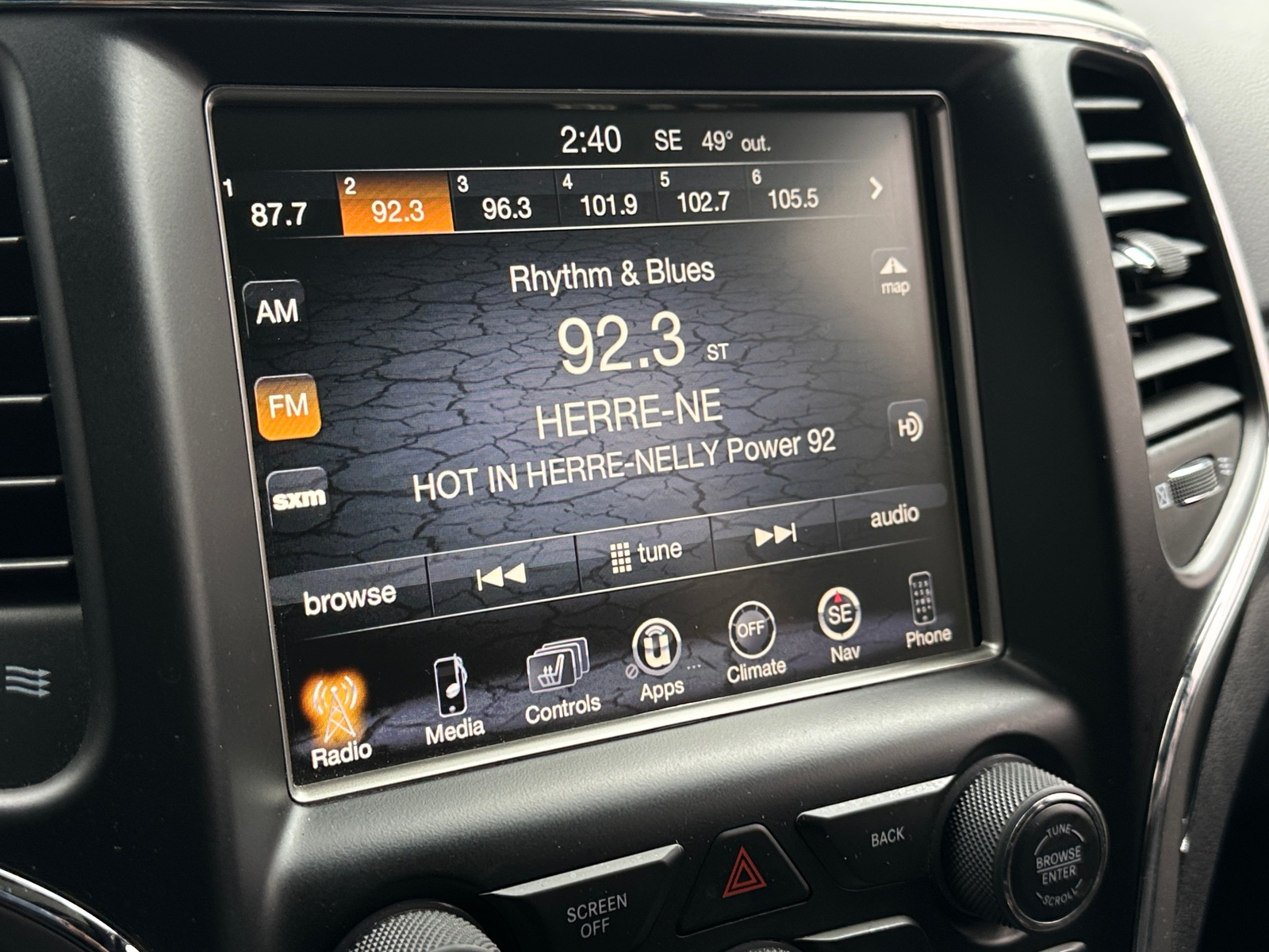 Thumbnail: 2017 Jeep Grand Cherokee - 3