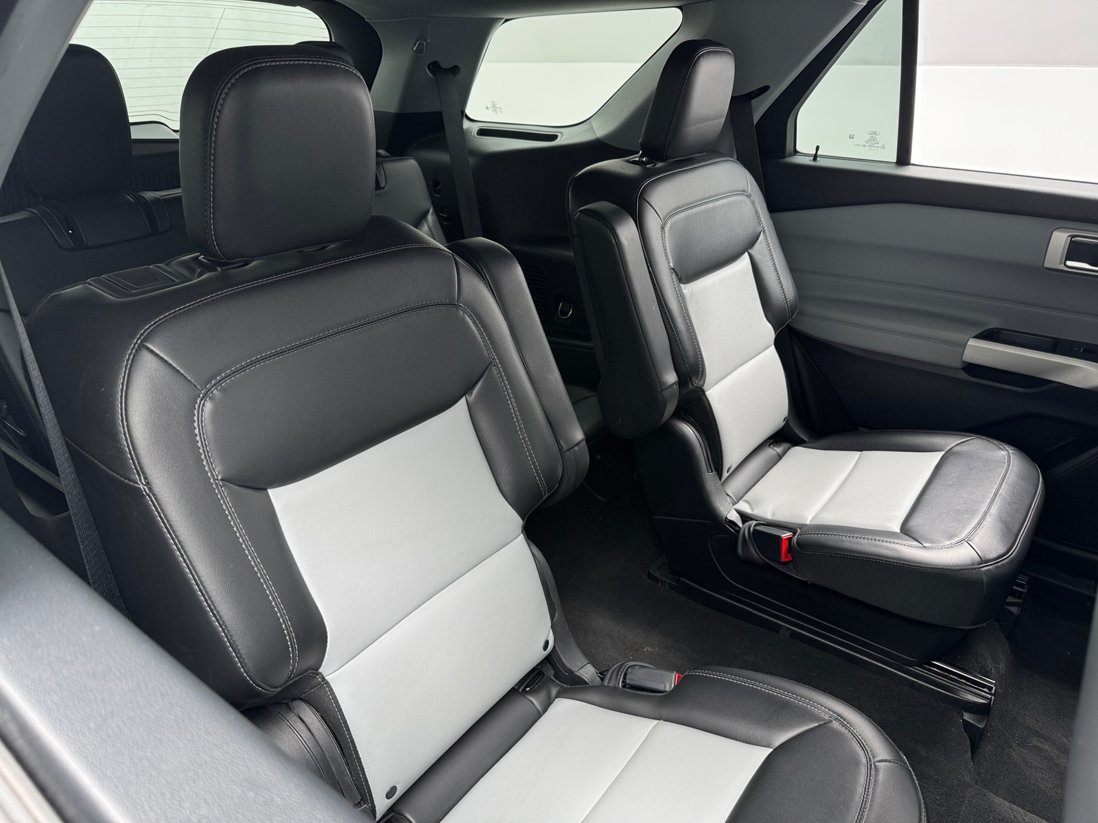 Thumbnail: 2022 Ford Explorer - 5