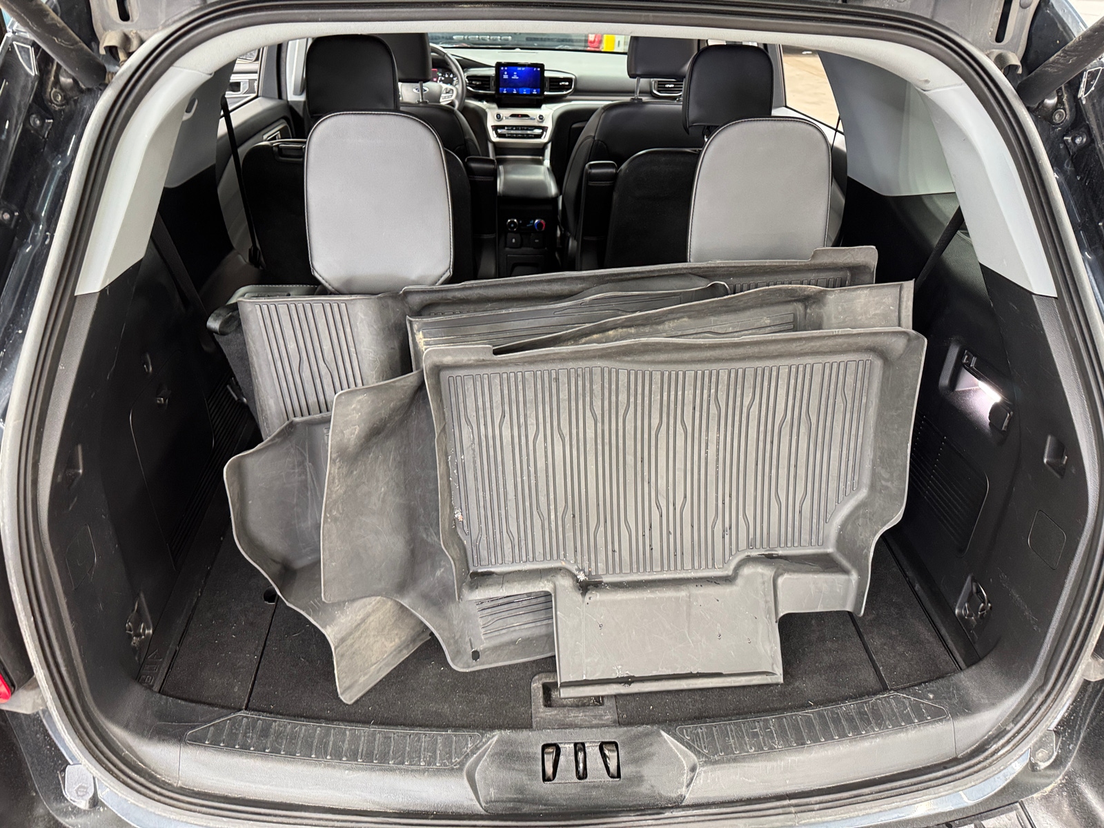 Thumbnail: 2022 Ford Explorer - 6