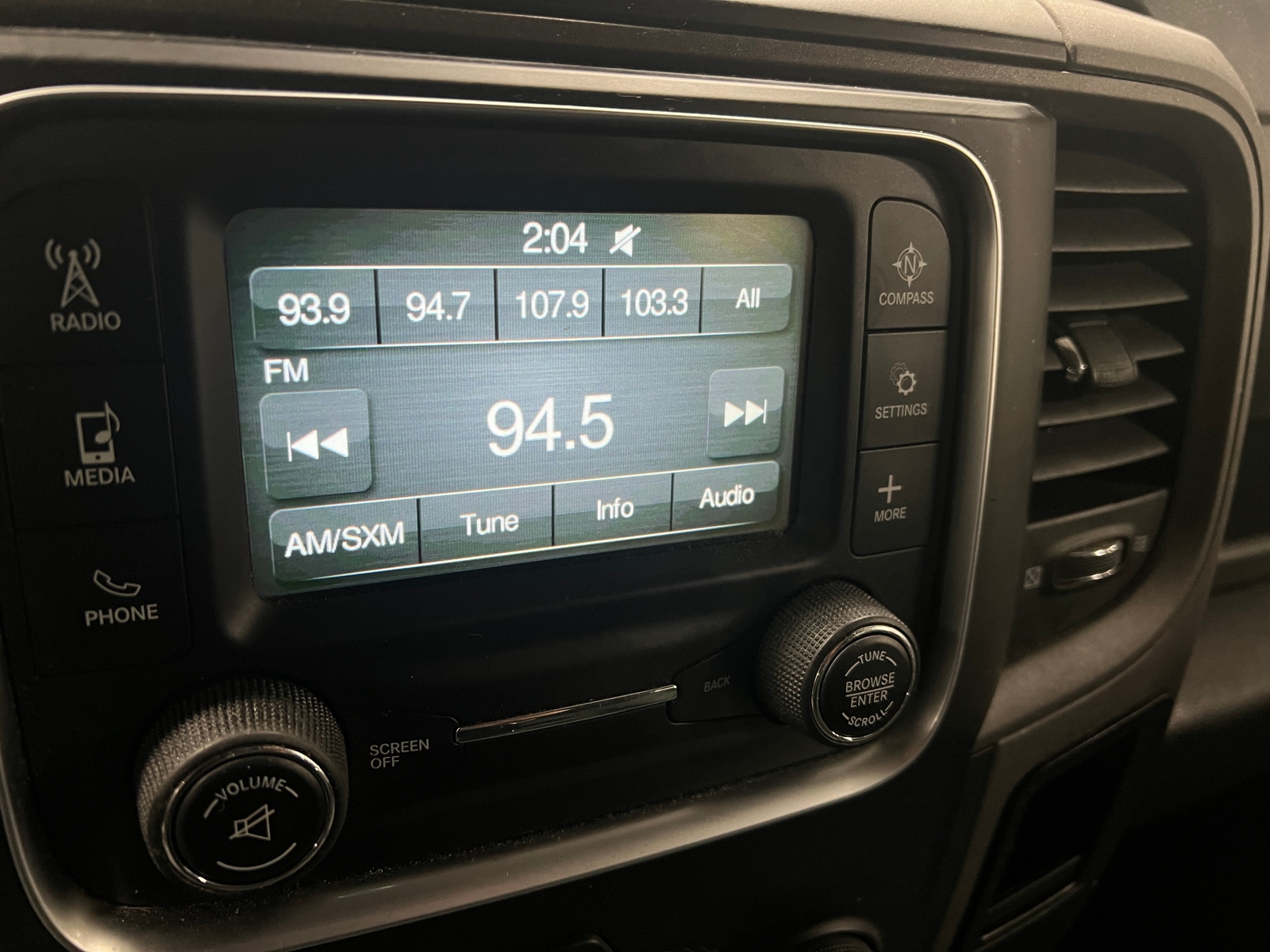 Thumbnail: 2019 RAM 1500 Classic - 4