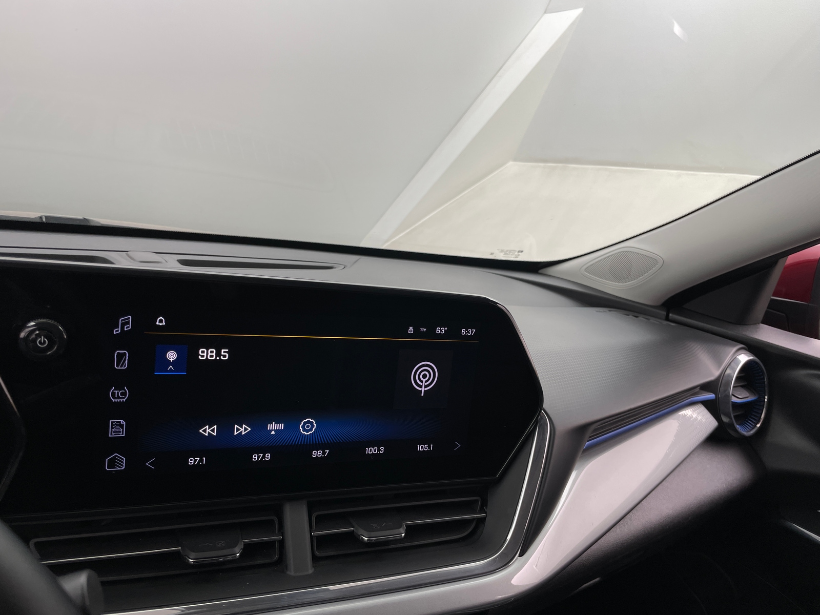 Thumbnail: 2025 Chevrolet Trax - 4