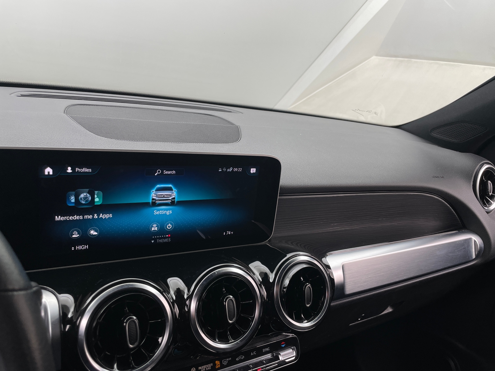 Thumbnail: 2021 Mercedes-Benz GLB - 3