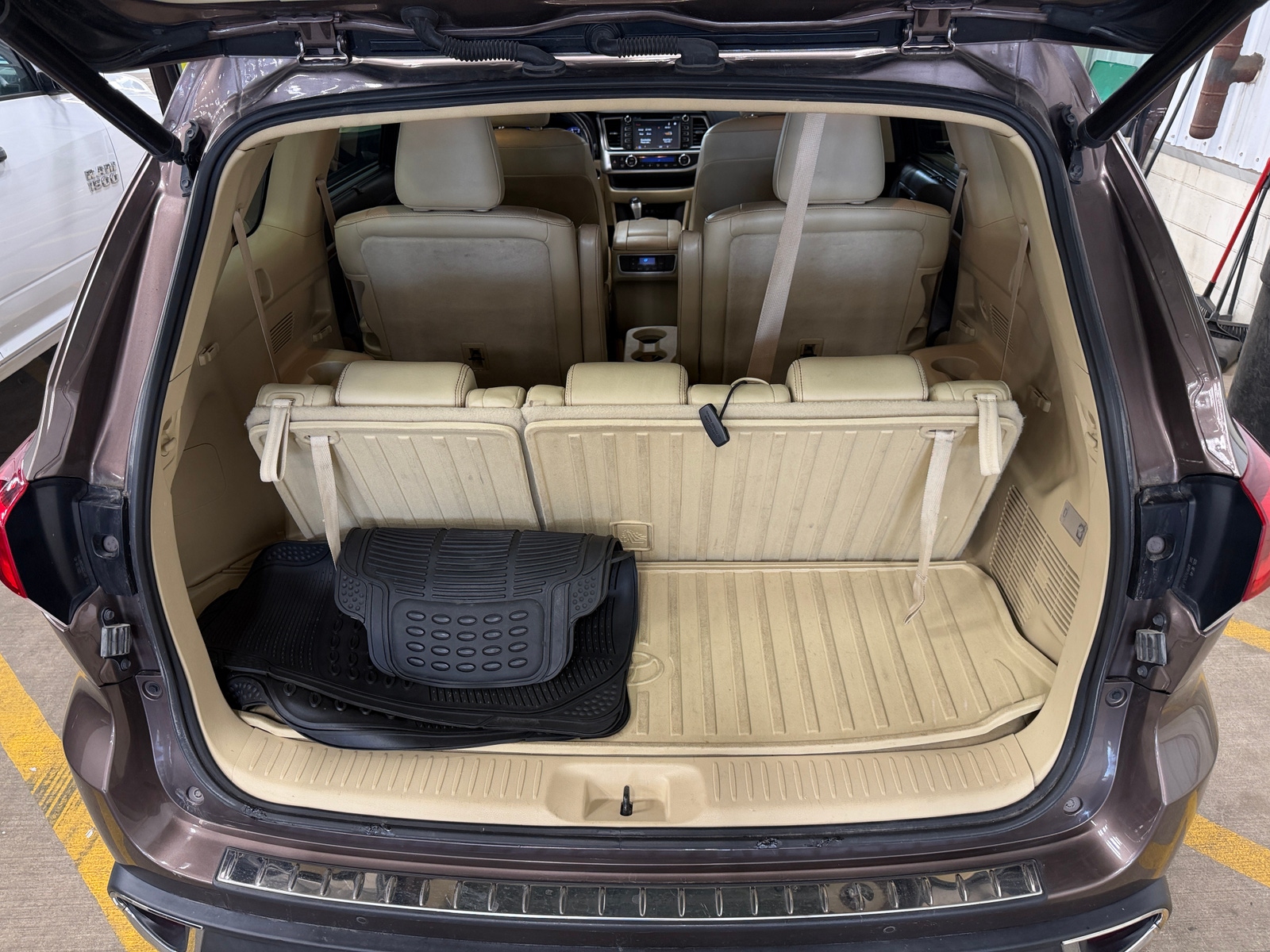 Thumbnail: 2017 Toyota Highlander - 6