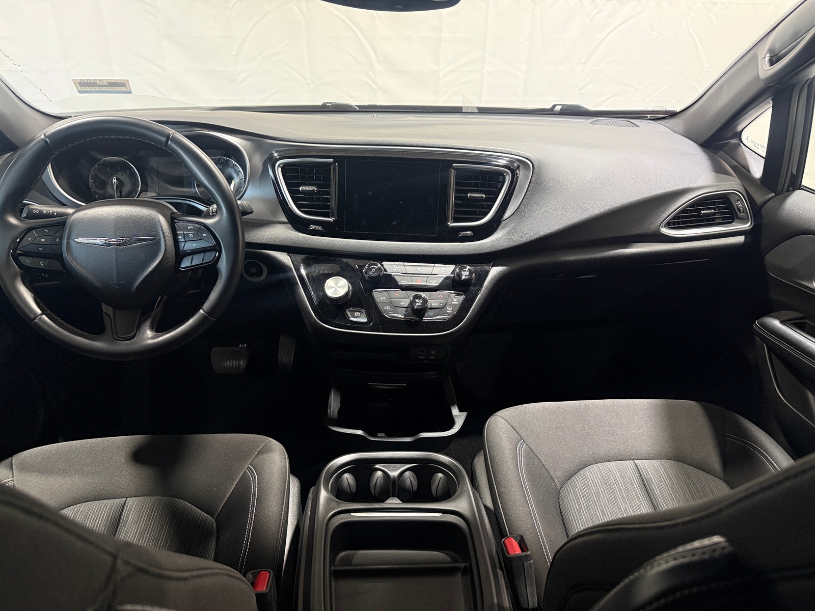 Thumbnail: 2018 Chrysler Pacifica - 3
